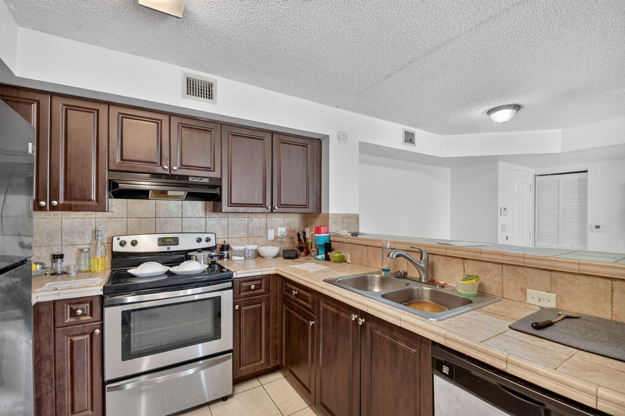 1733 Village Boulevard 105, West Palm Beach, FL 33409, West Palm Beach - Photo 3