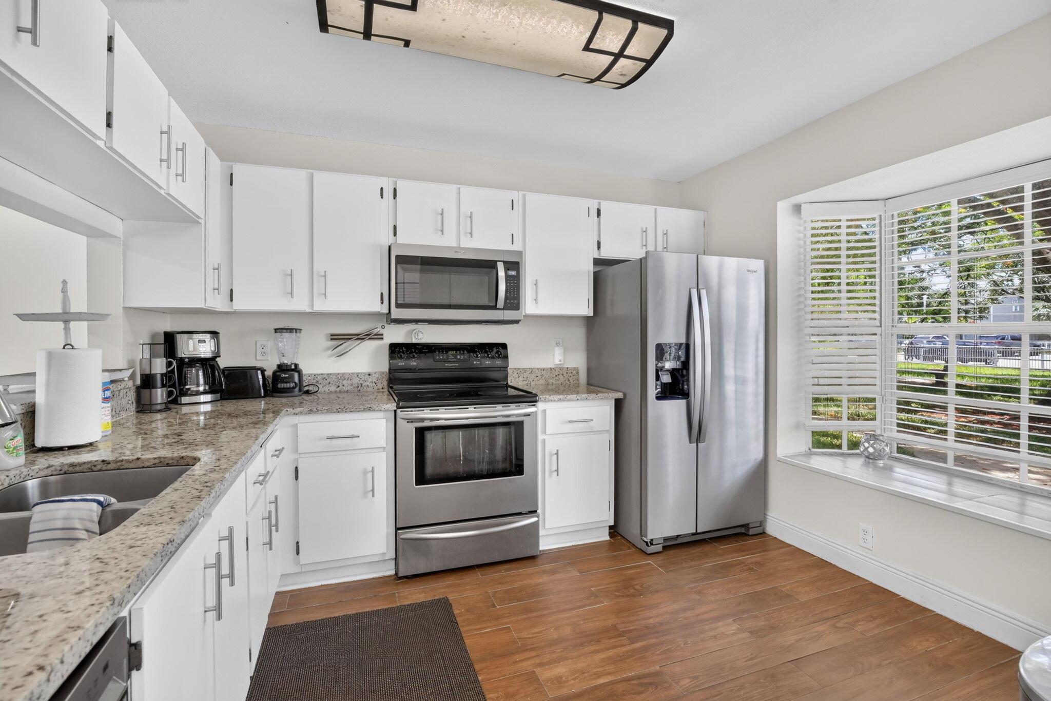 12175 NW 36th Place, Sunrise, FL 33323, Sunrise - Photo 4