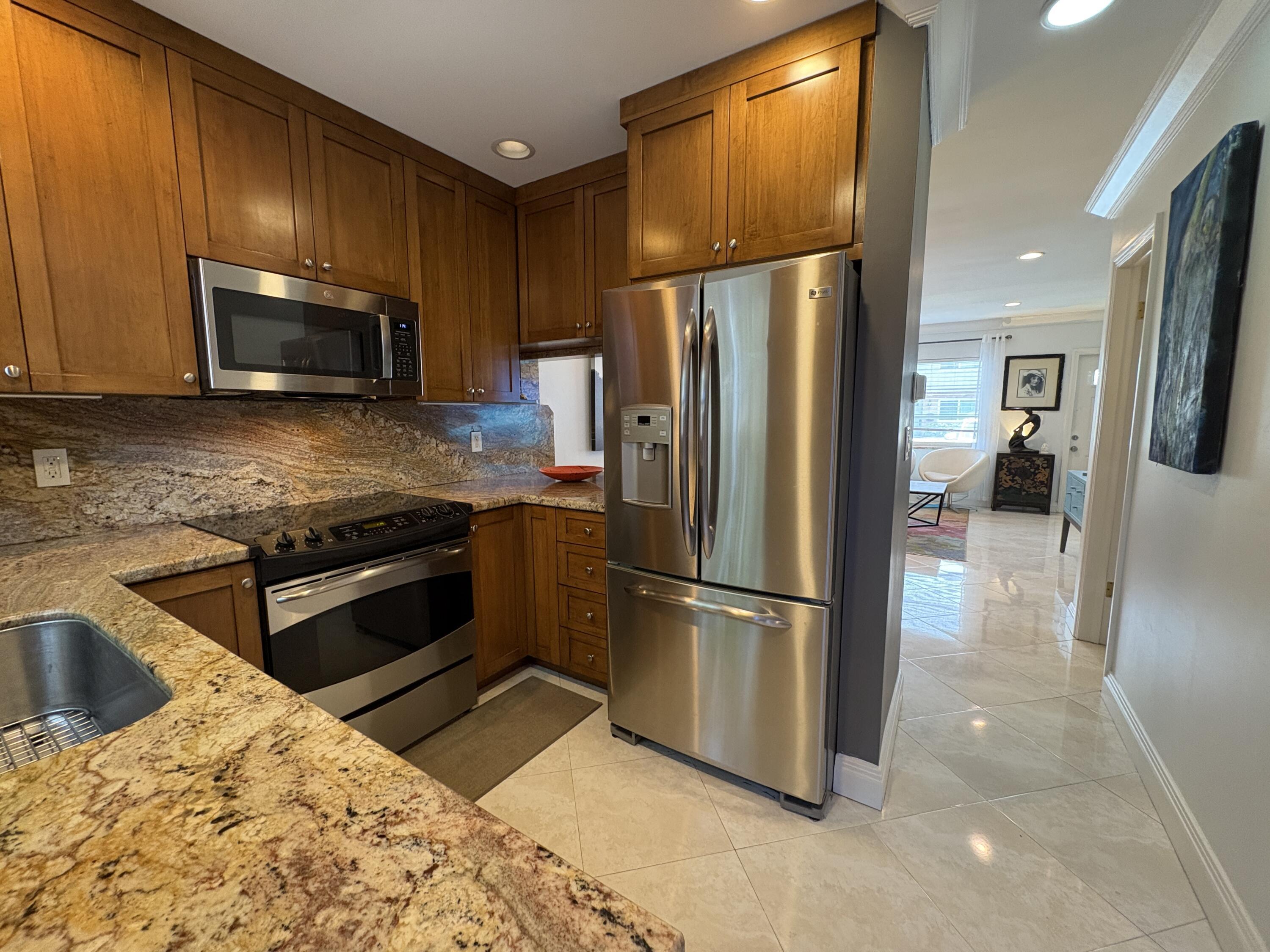 113 NE 20th Court 4g, Wilton Manors, FL 33305, Wilton Manors - Photo 2