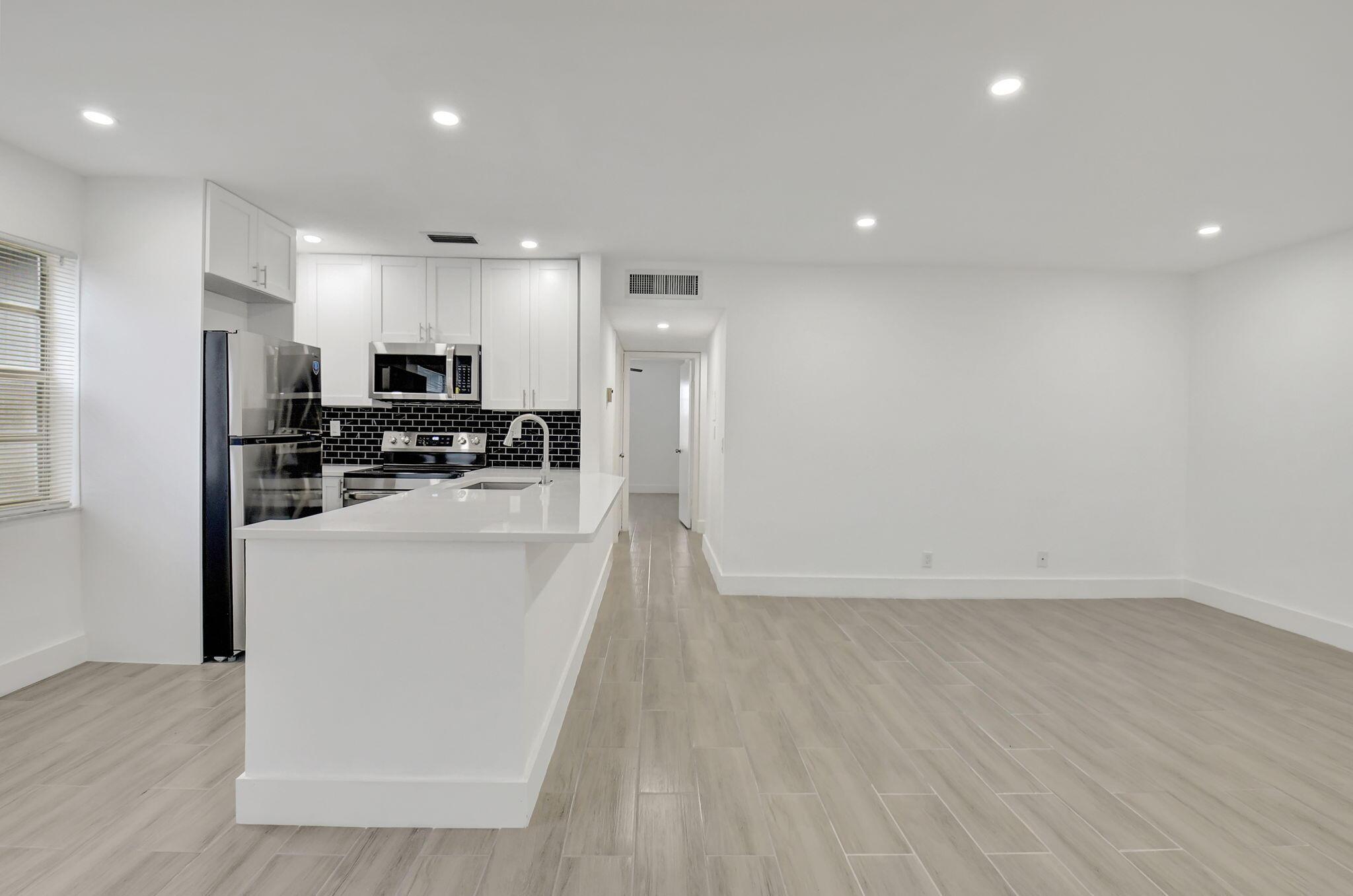 126 Burgundy C, Delray Beach, FL 33484, Delray Beach - Photo 3