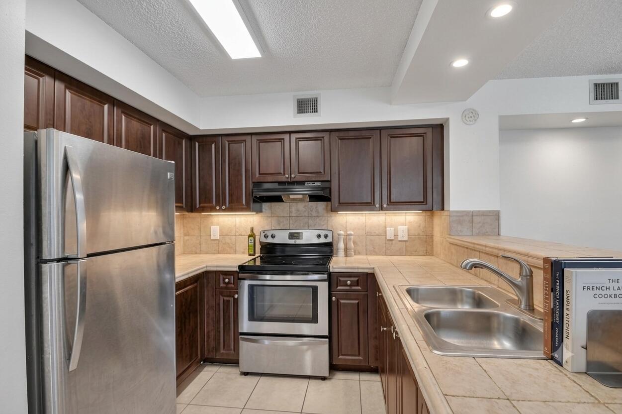 1733 Village Boulevard 105, West Palm Beach, FL 33409, West Palm Beach - Photo 4