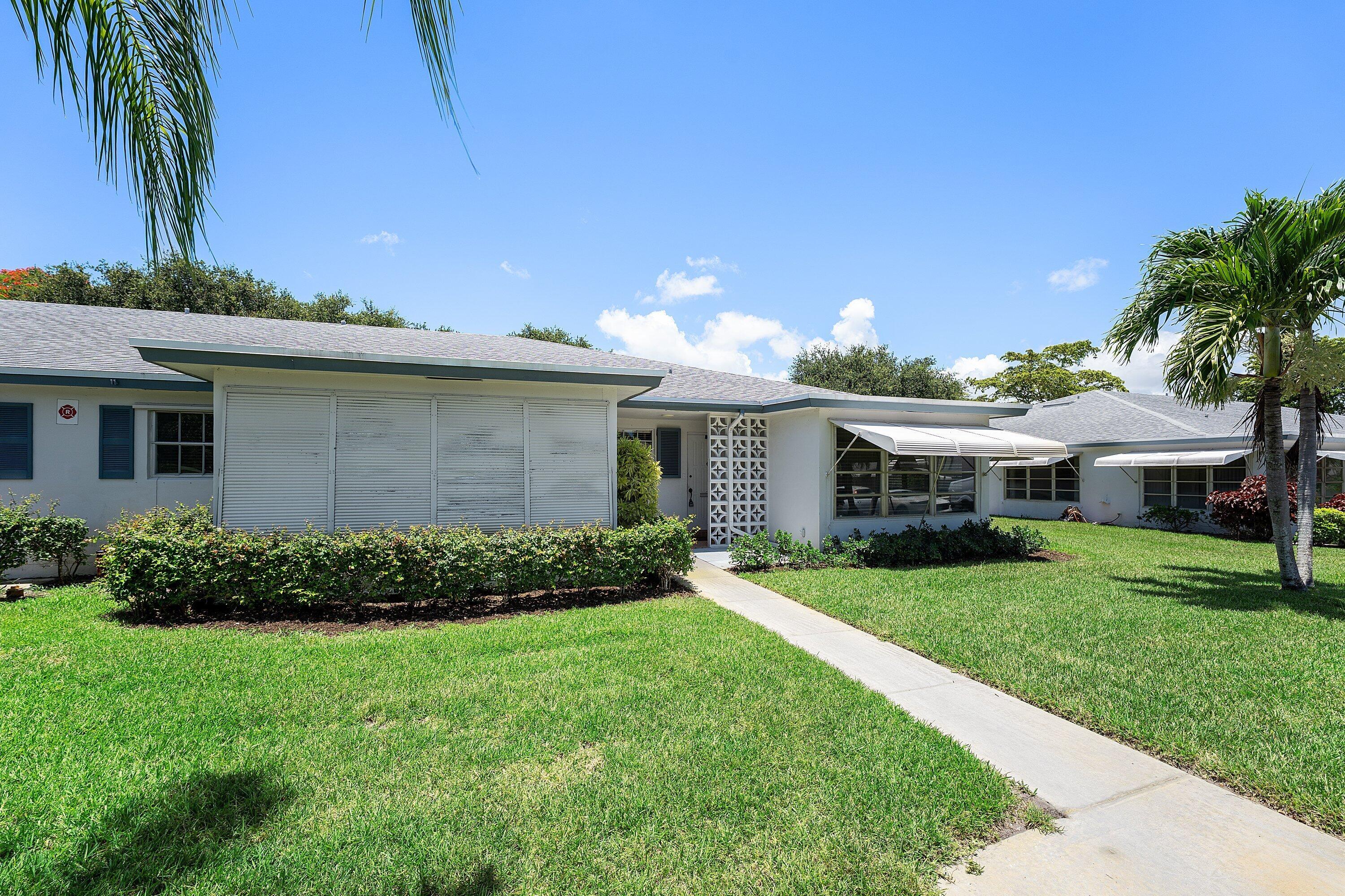 1210 S Drive Circle D, Delray Beach, FL 33445, Delray Beach - Photo 2