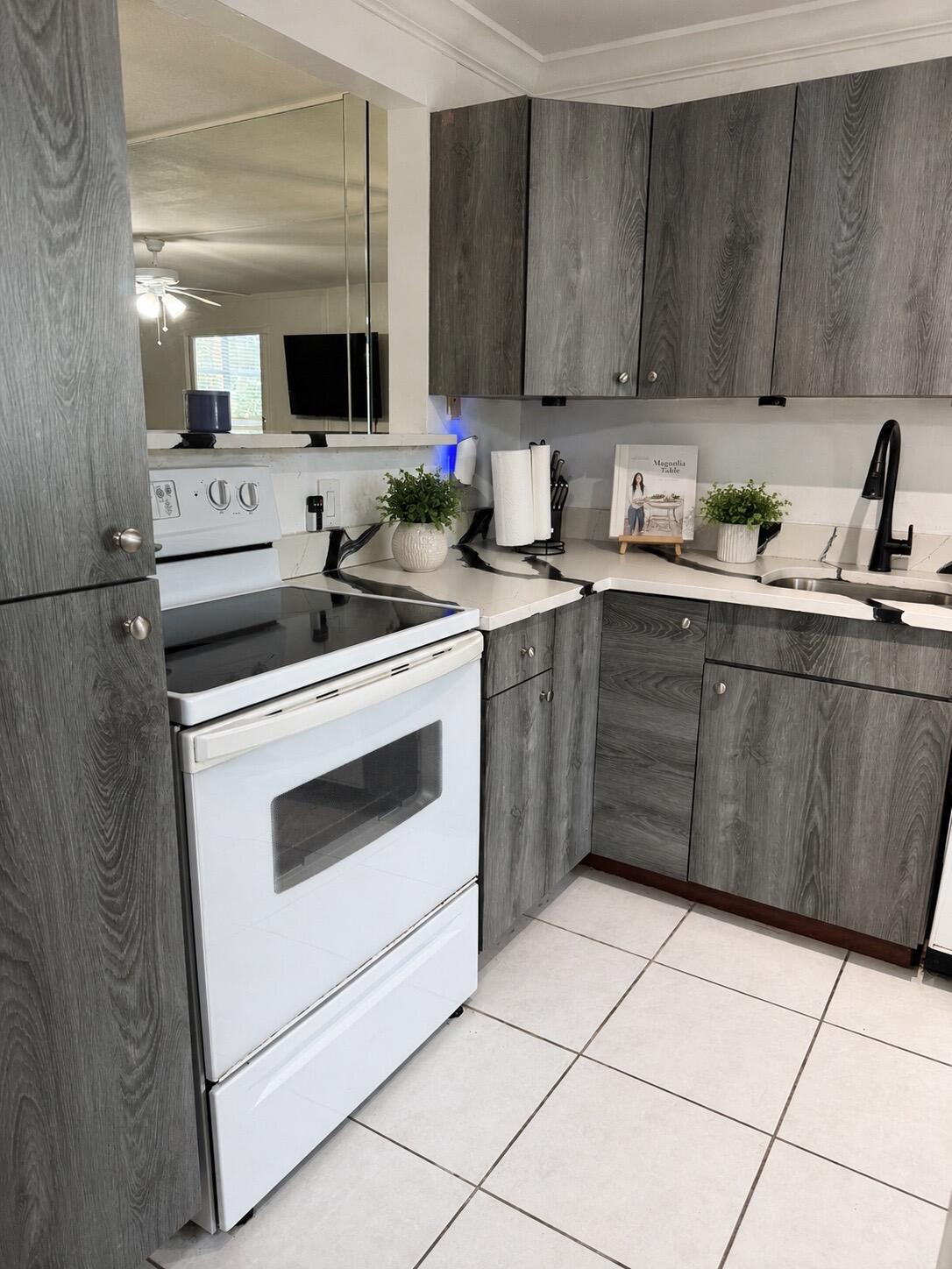 5961 NW 2nd Avenue 108, Boca Raton, FL 33487, Boca Raton - Photo 2