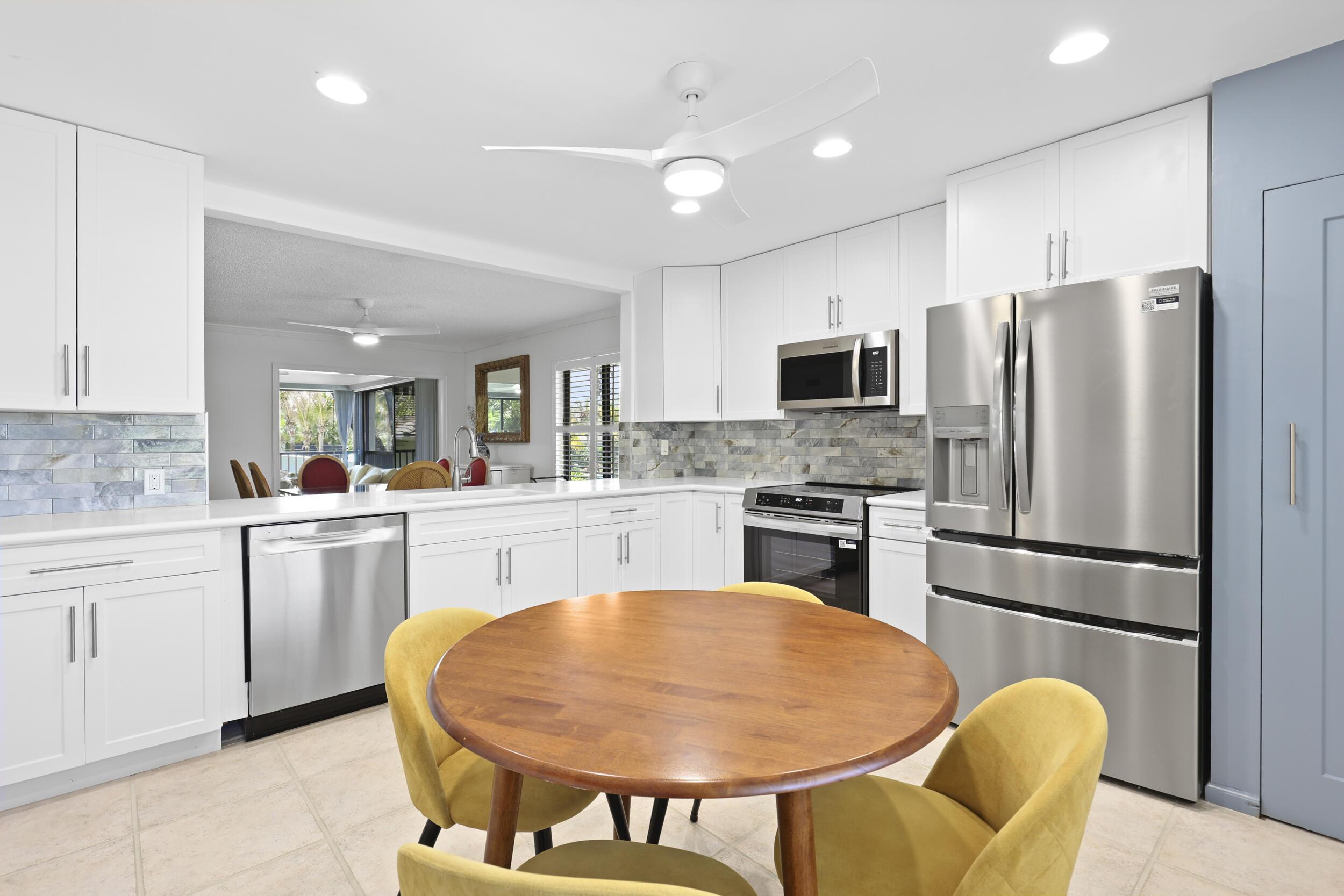 5172 SE Club Way 207, Stuart, FL 34997, Stuart - Photo 4