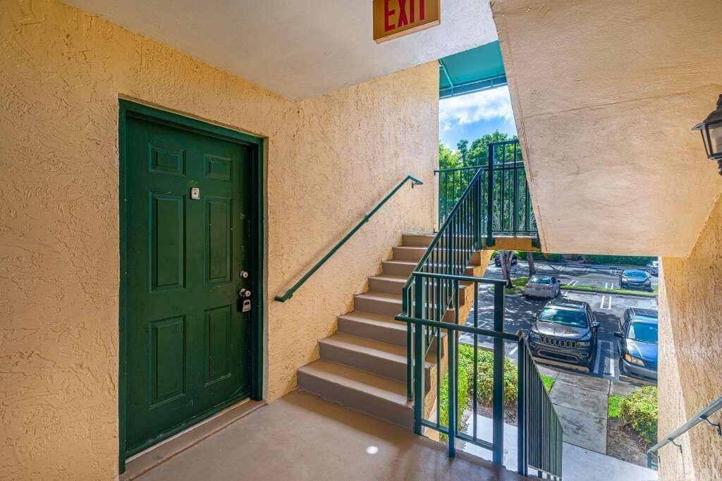 1743 Village Boulevard 205, West Palm Beach, FL 33409, West Palm Beach - Photo 3