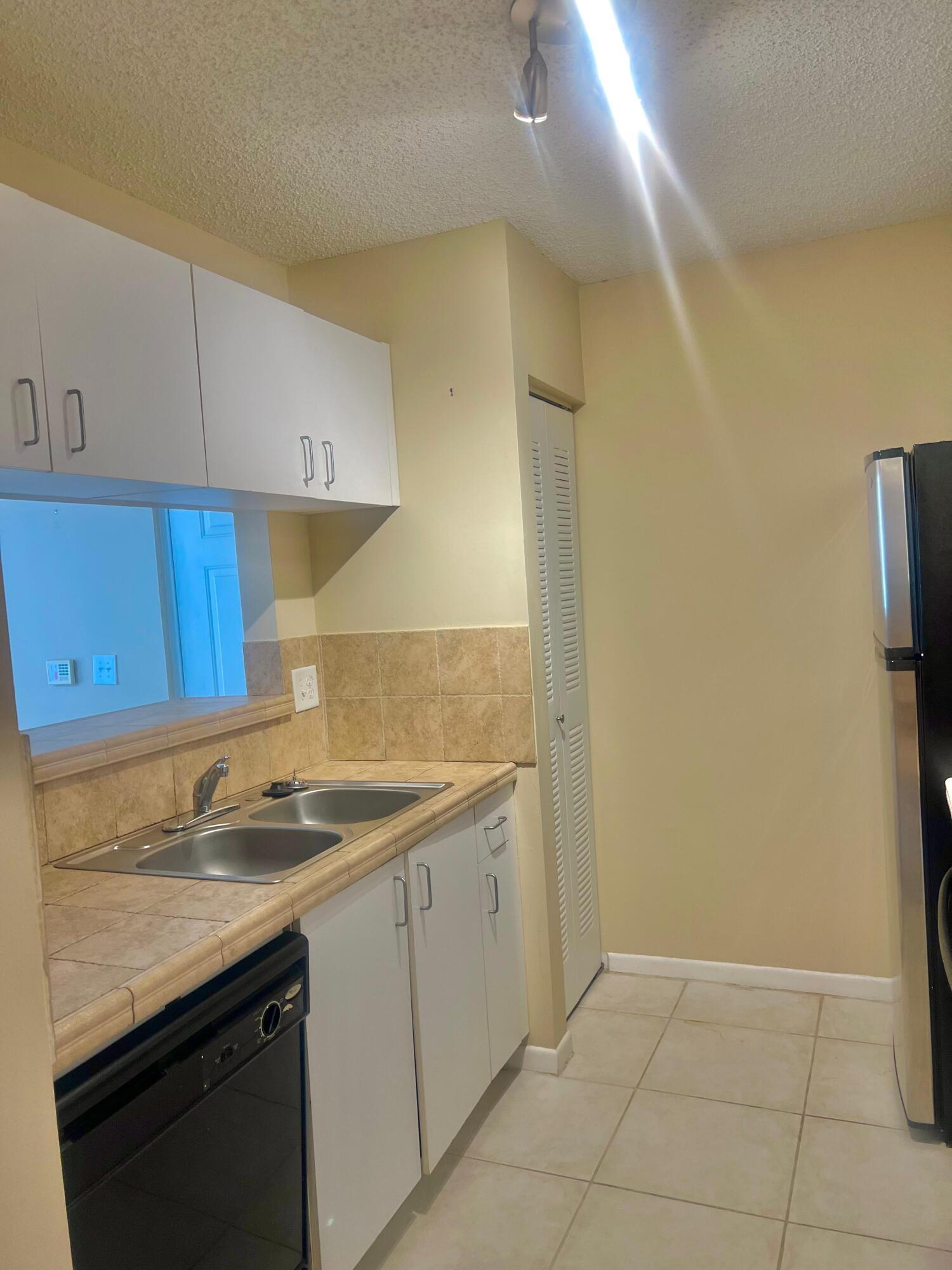 1743 Village Boulevard 205, West Palm Beach, FL 33409, West Palm Beach - Photo 4