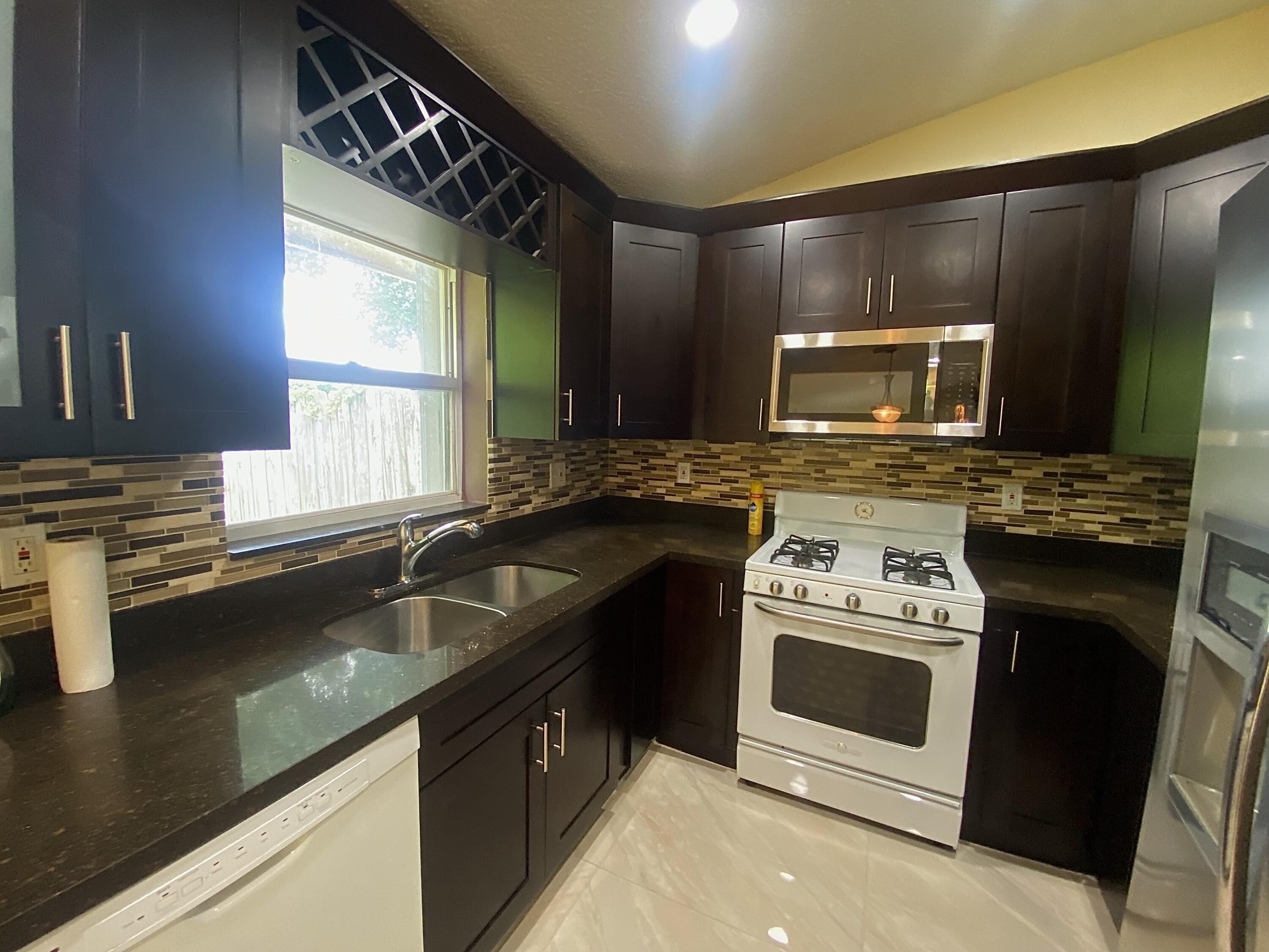 5314 Blueberry Hill Avenue, Lake Worth, FL 33463, Lake Worth - Photo 5