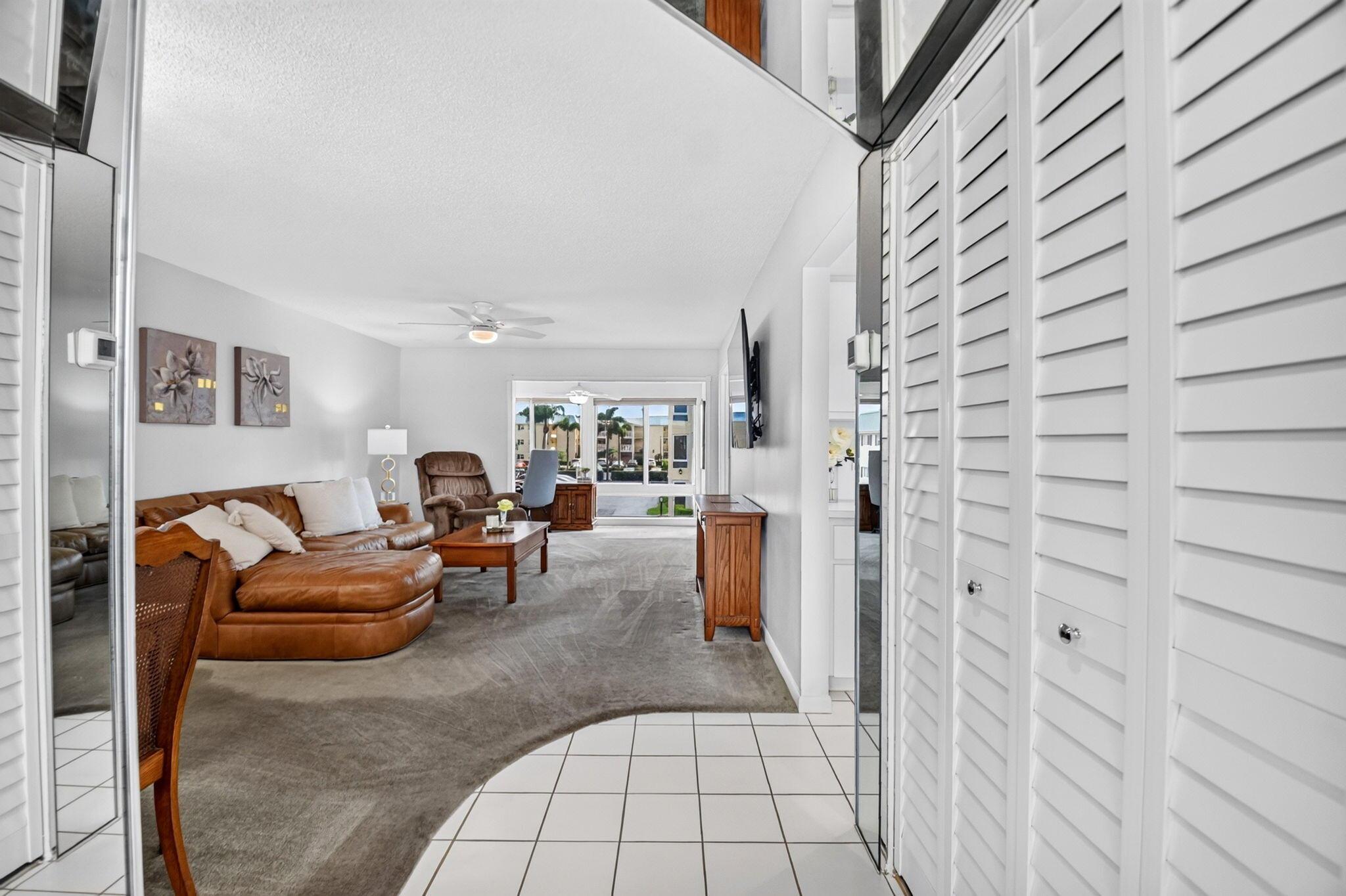 25 Colonial Club Drive 205, Boynton Beach, FL 33435, Boynton Beach - Photo 4