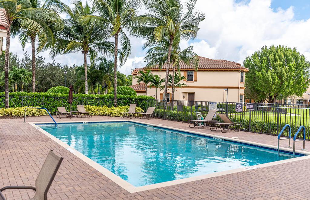 10283 Wellington Parc Drive, Wellington, FL 33449, Wellington - Photo 3