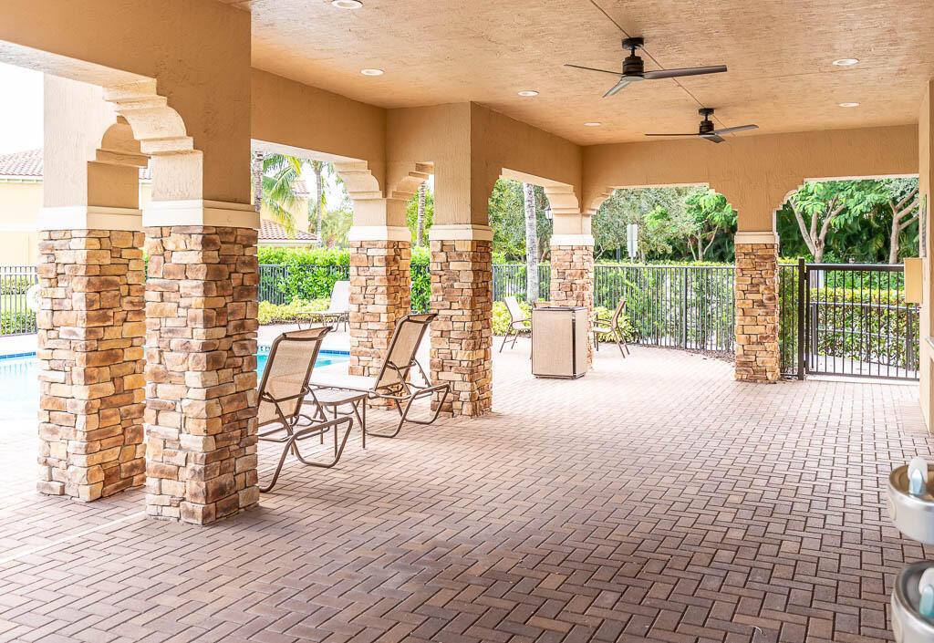 10283 Wellington Parc Drive, Wellington, FL 33449, Wellington - Photo 4