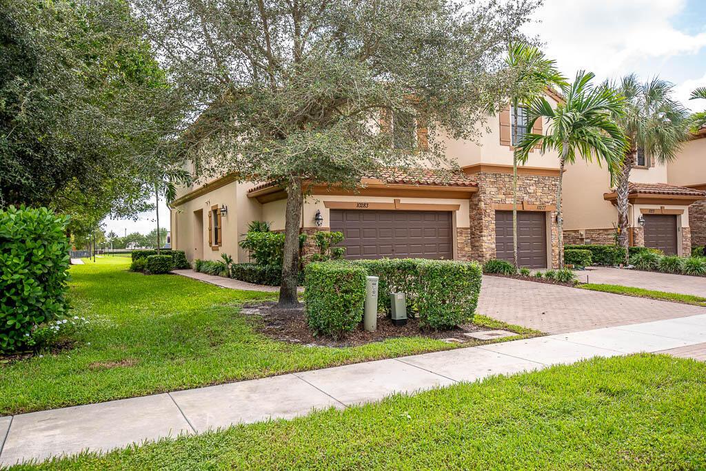 10283 Wellington Parc Drive, Wellington, FL 33449, Wellington - Photo 5