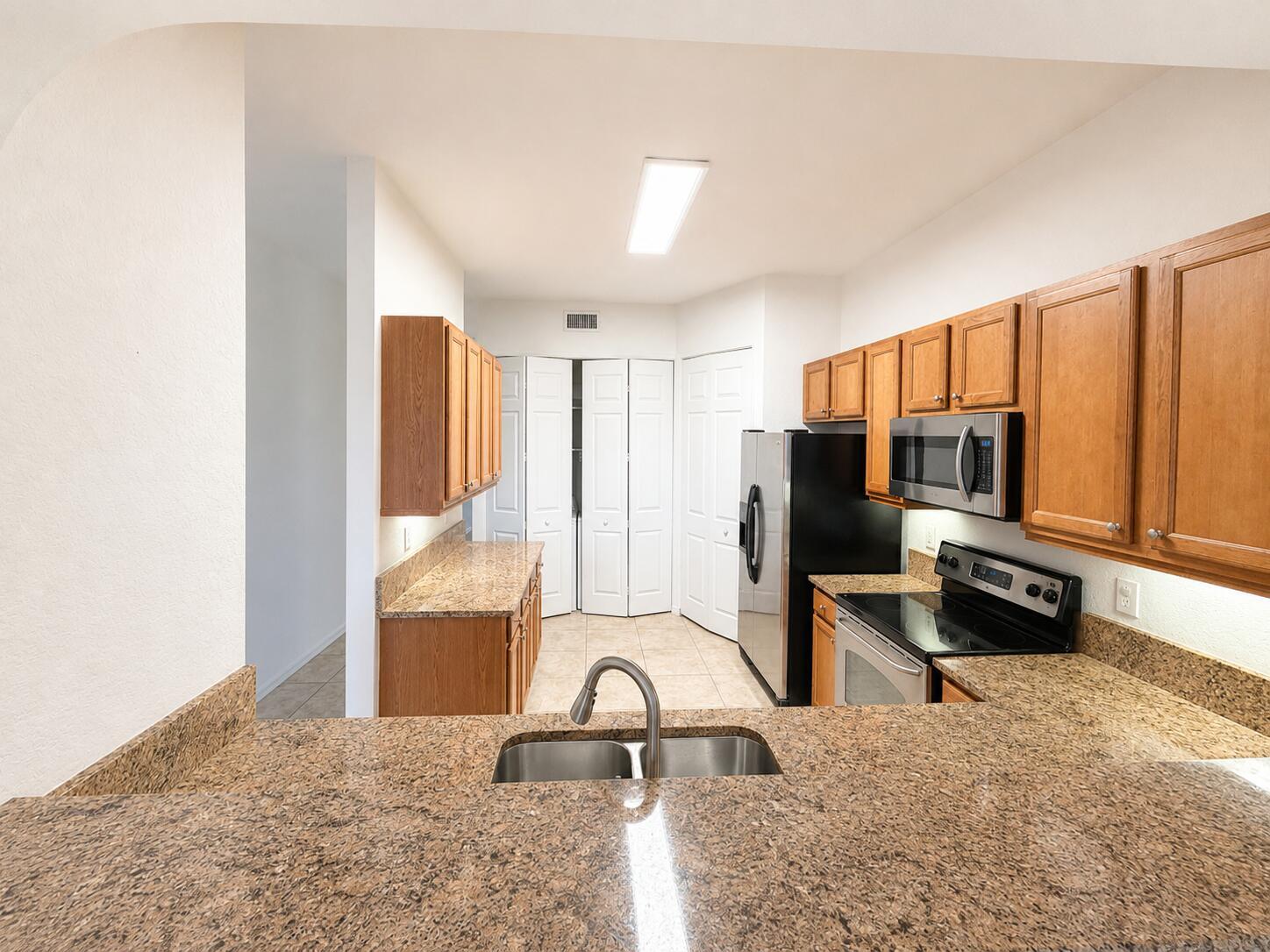 3600 Oaks Clubhouse Drive 501, Pompano Beach, FL 33069, Pompano Beach - Photo 5