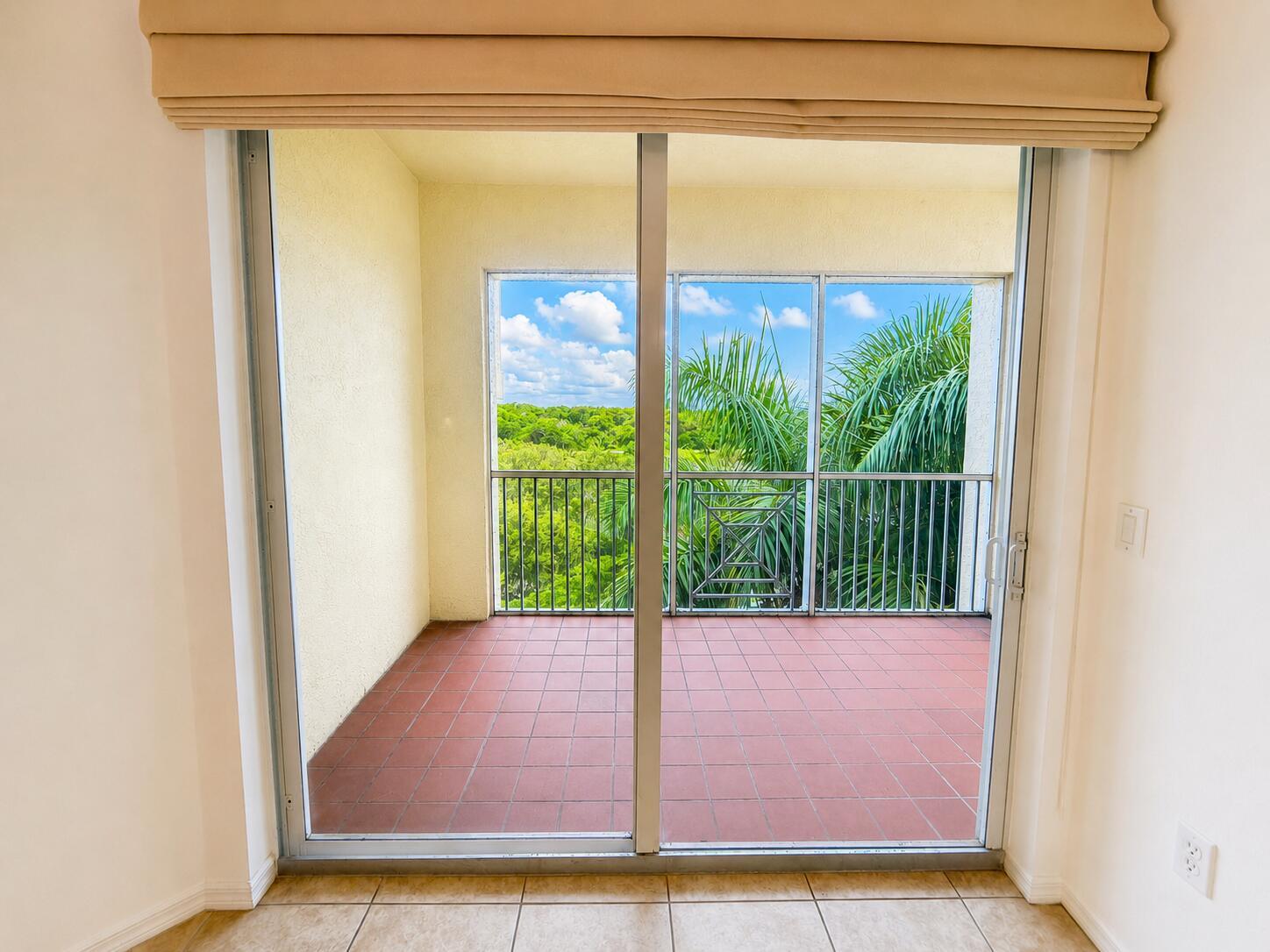 3600 Oaks Clubhouse Drive 501, Pompano Beach, FL 33069, Pompano Beach - Photo 3