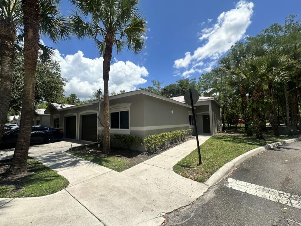 220 Crestwood Circle 106, Royal Palm Beach, FL 33411, Royal Palm Beach - Photo 3