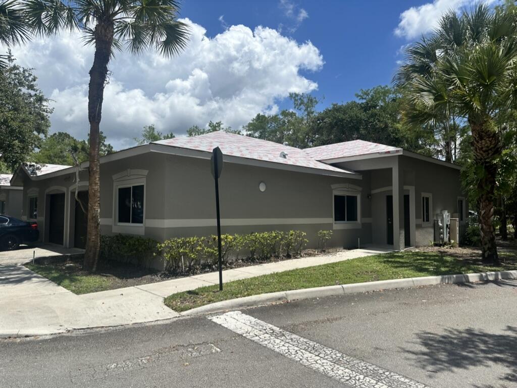 220 Crestwood Circle 106, Royal Palm Beach, FL 33411, Royal Palm Beach - Photo 5