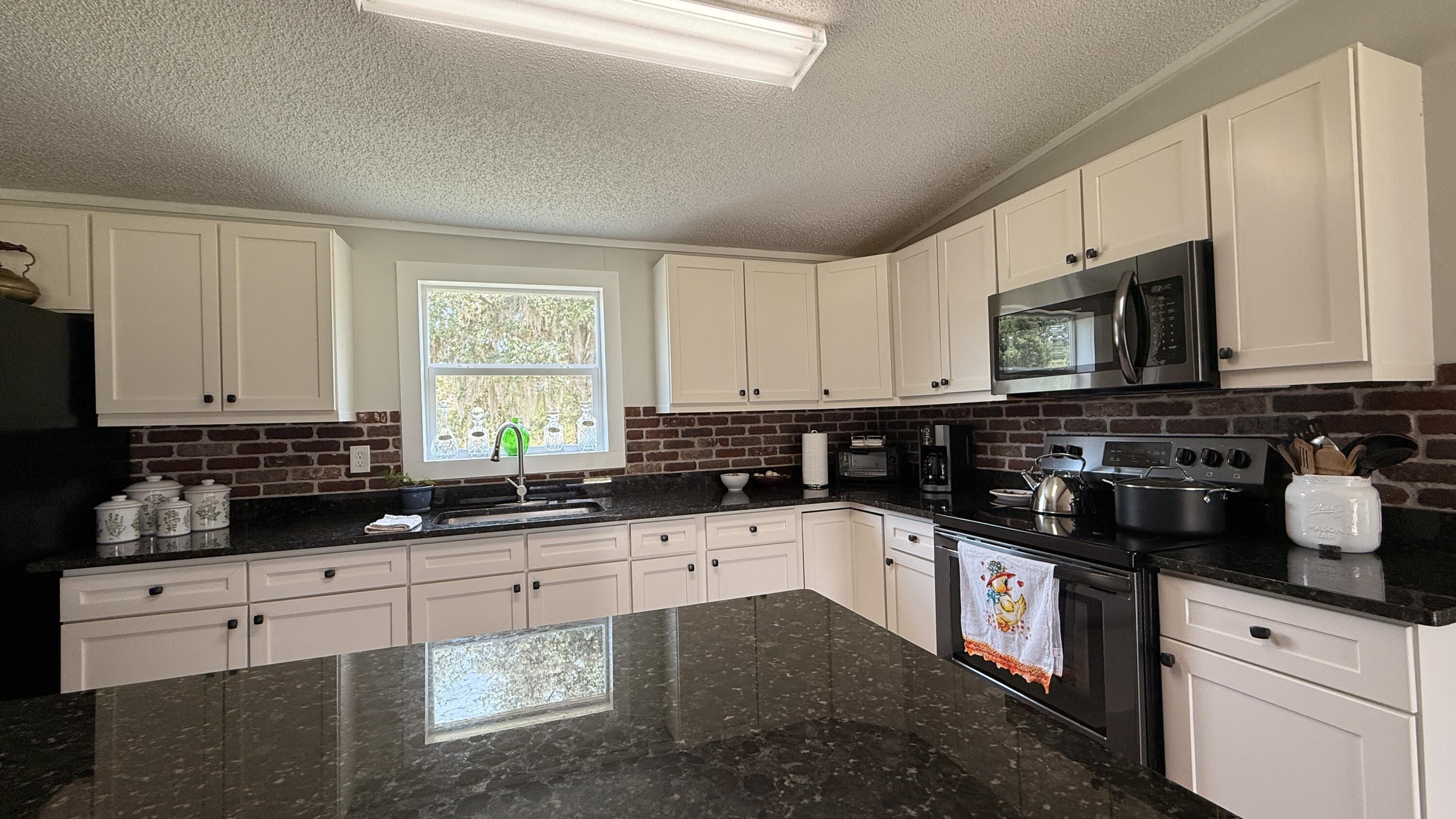 5820 E Tangerine Lane, Okeechobee, FL 34972, Okeechobee - Photo 3