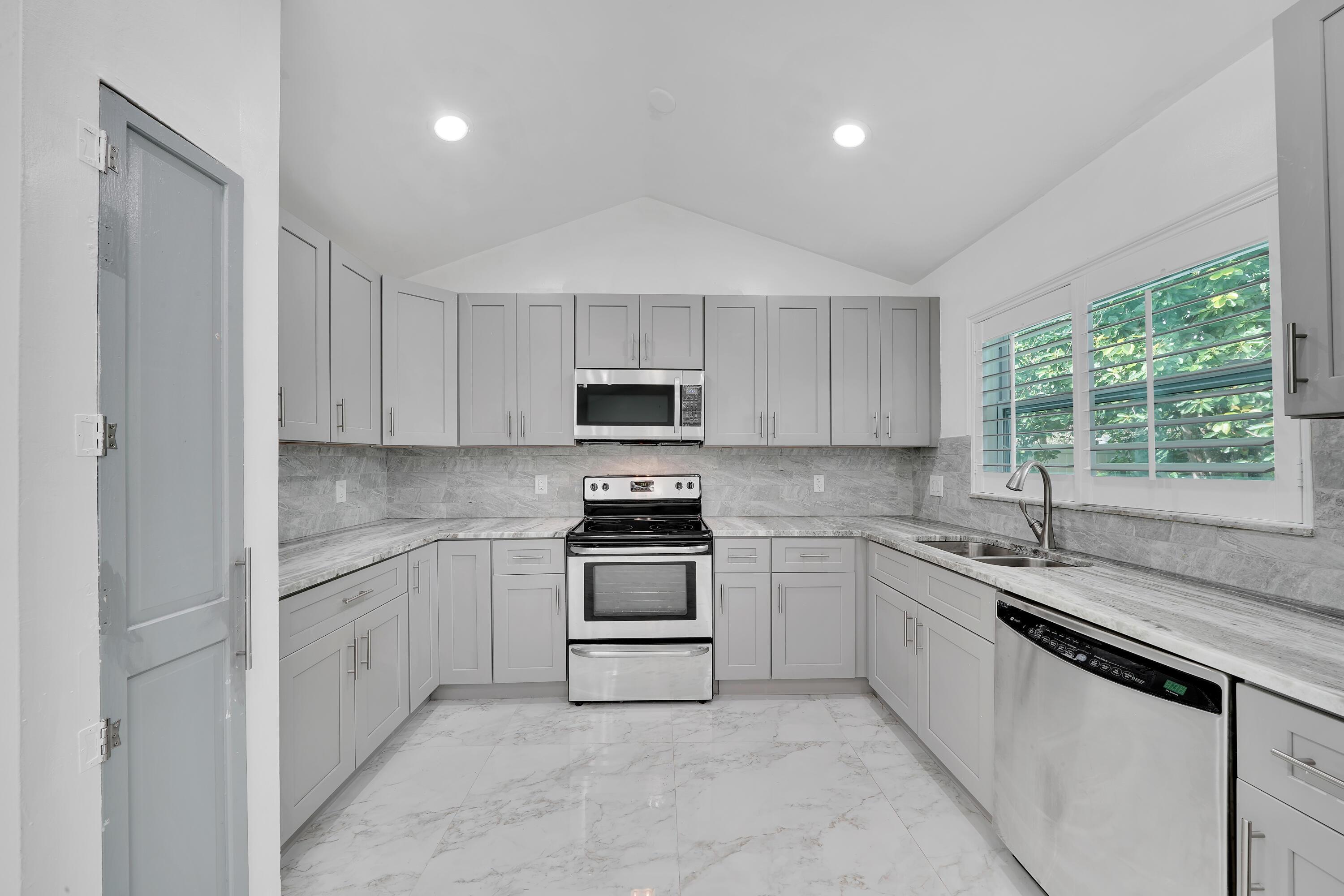 724 Avenue Chaumont, Delray Beach, FL 33445, Delray Beach - Photo 5