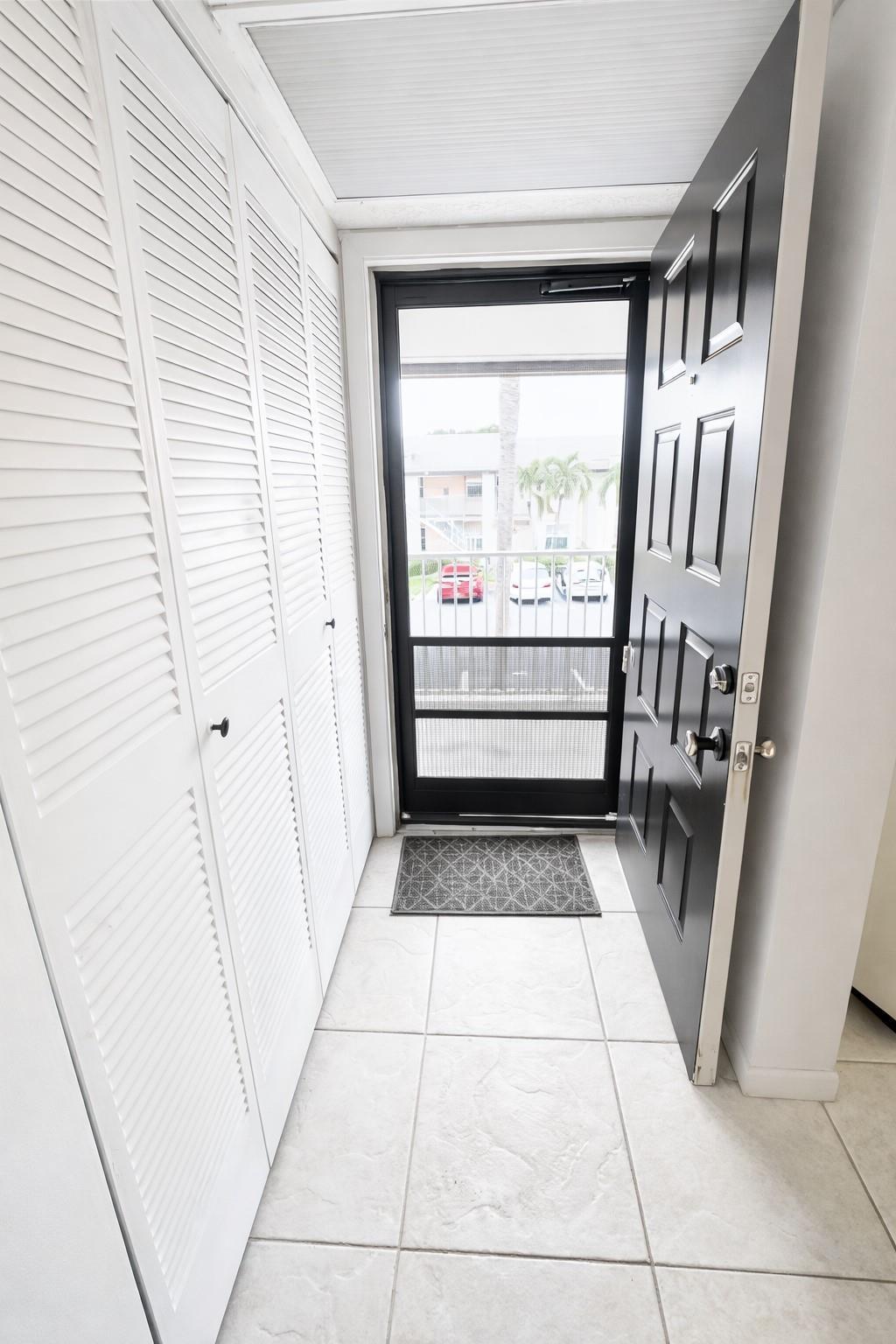 5550 Lakeside Drive 203, Margate, FL 33063, Margate - Photo 4