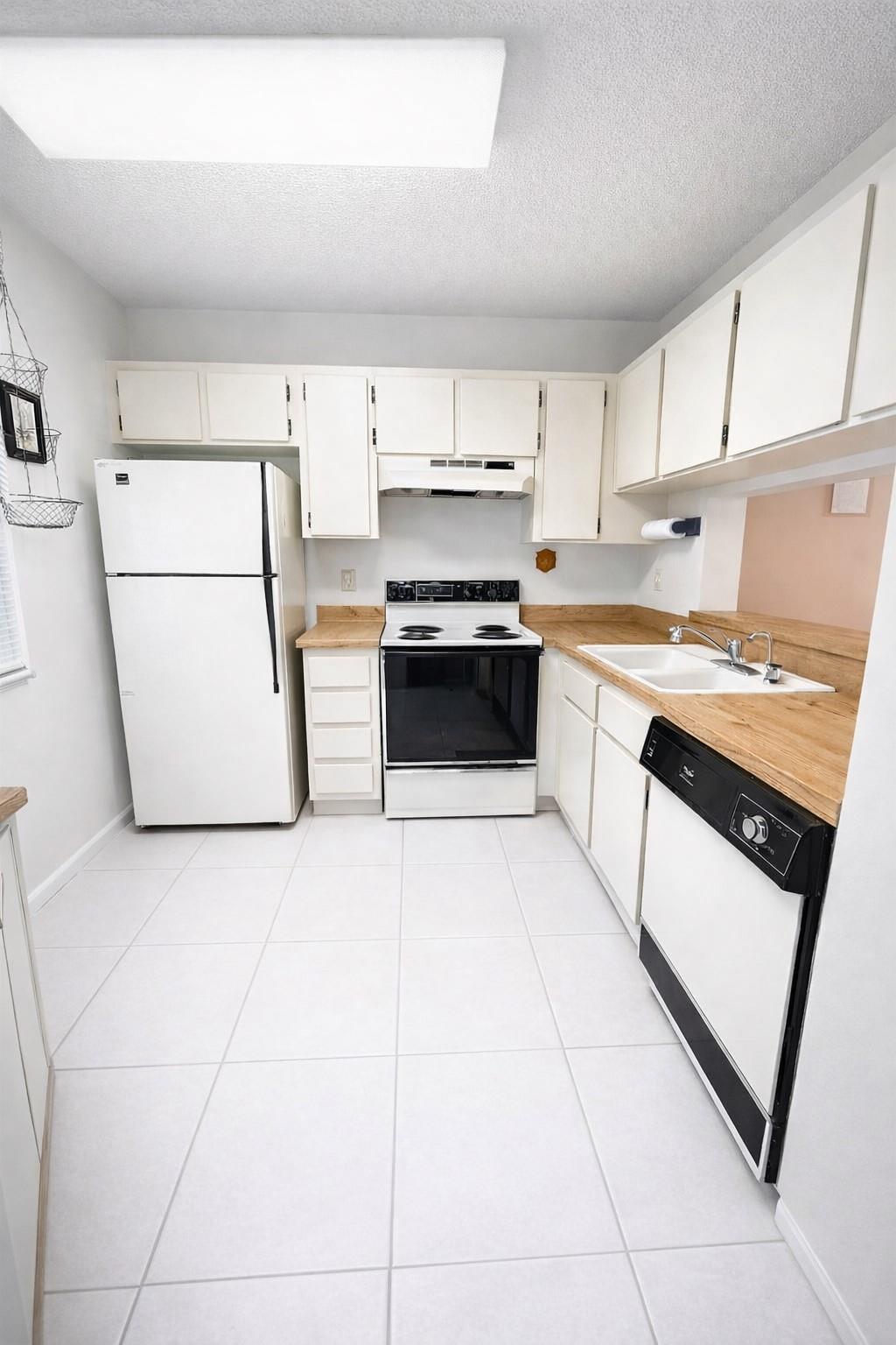 5550 Lakeside Drive 203, Margate, FL 33063, Margate - Photo 5