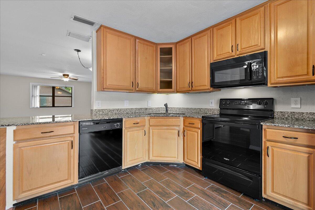 325 Pennington Court, Royal Palm Beach, FL 33411, Royal Palm Beach - Photo 4