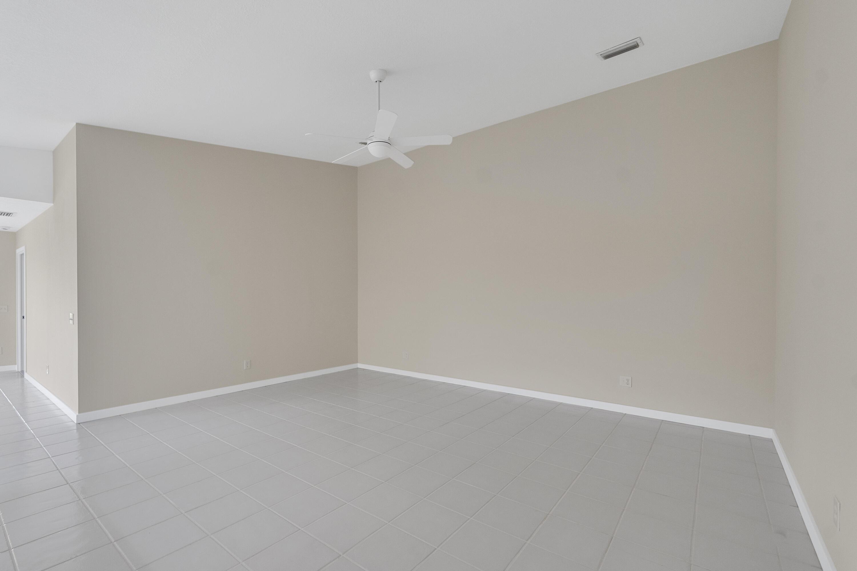 1256 NW Bentley Circle B, Port St. Lucie, FL 34986, Port St. Lucie - Photo 4