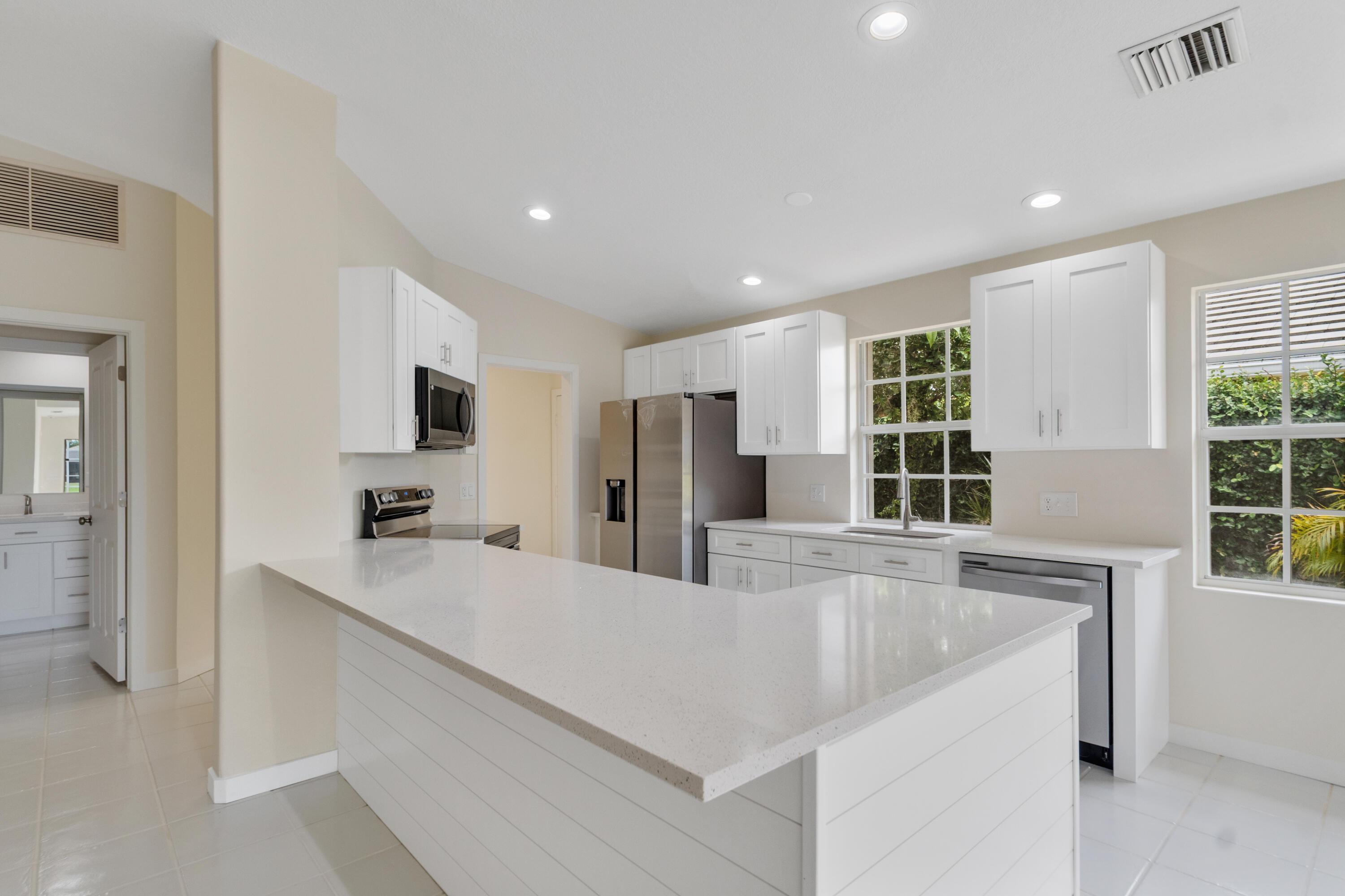 1256 NW Bentley Circle B, Port St. Lucie, FL 34986, Port St. Lucie - Photo 5
