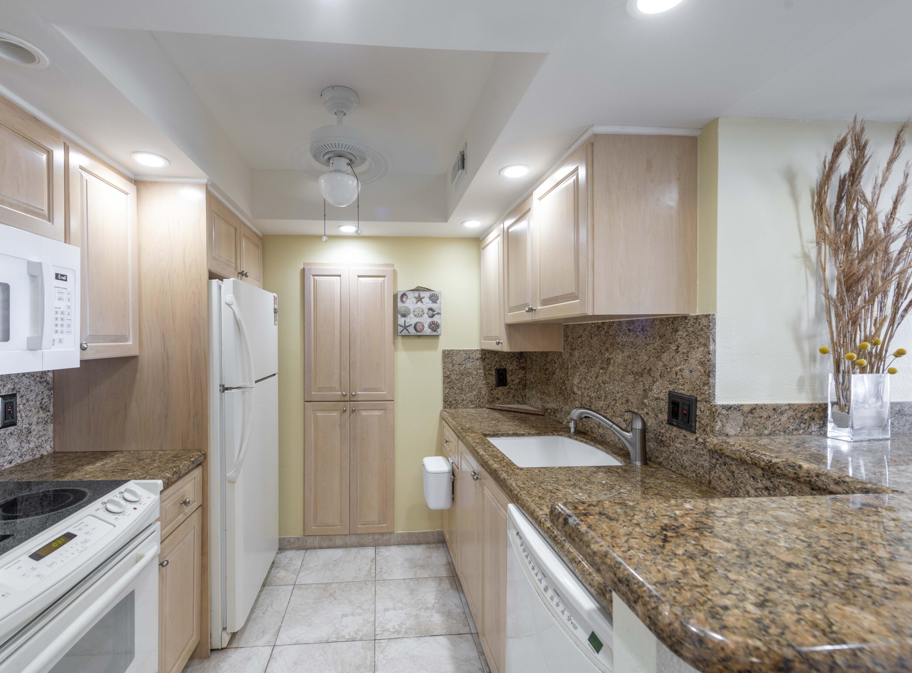 111 Briny Avenue 22-12, Pompano Beach, FL 33062, Pompano Beach - Photo 5