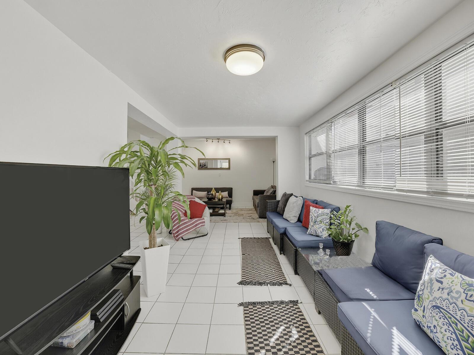 9702 NW 5th Lane 9702, Miami, FL 33172, Miami - Photo 4