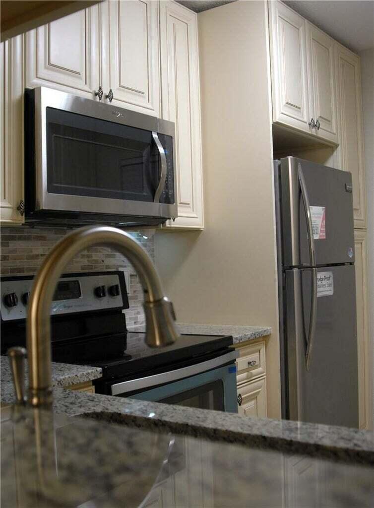 3071 Holiday Springs Boulevard 101-8, Margate, FL 33063, Margate - Photo 5
