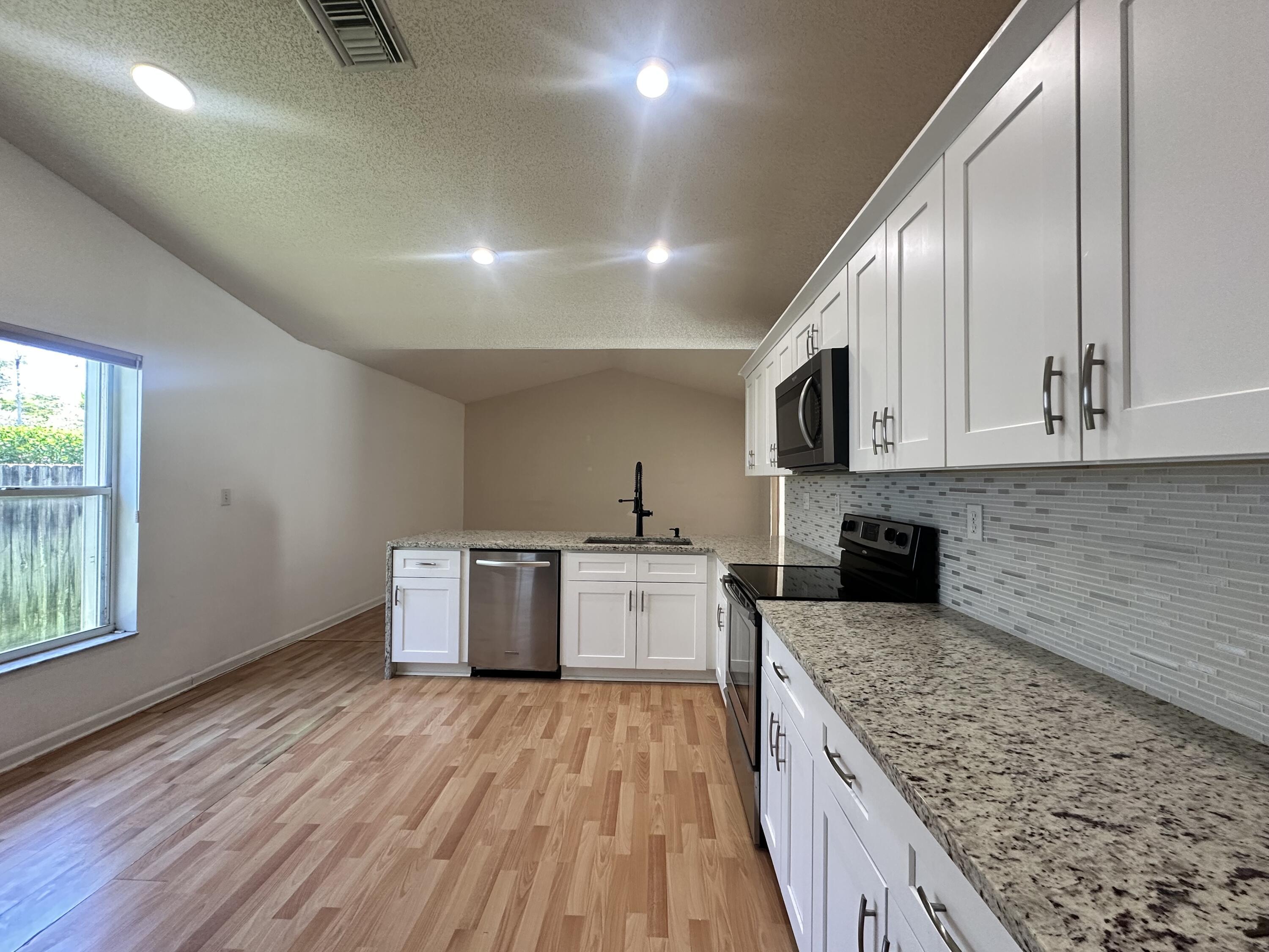 9825 NW 54th Place, Coral Springs, FL 33076, Coral Springs - Photo 3
