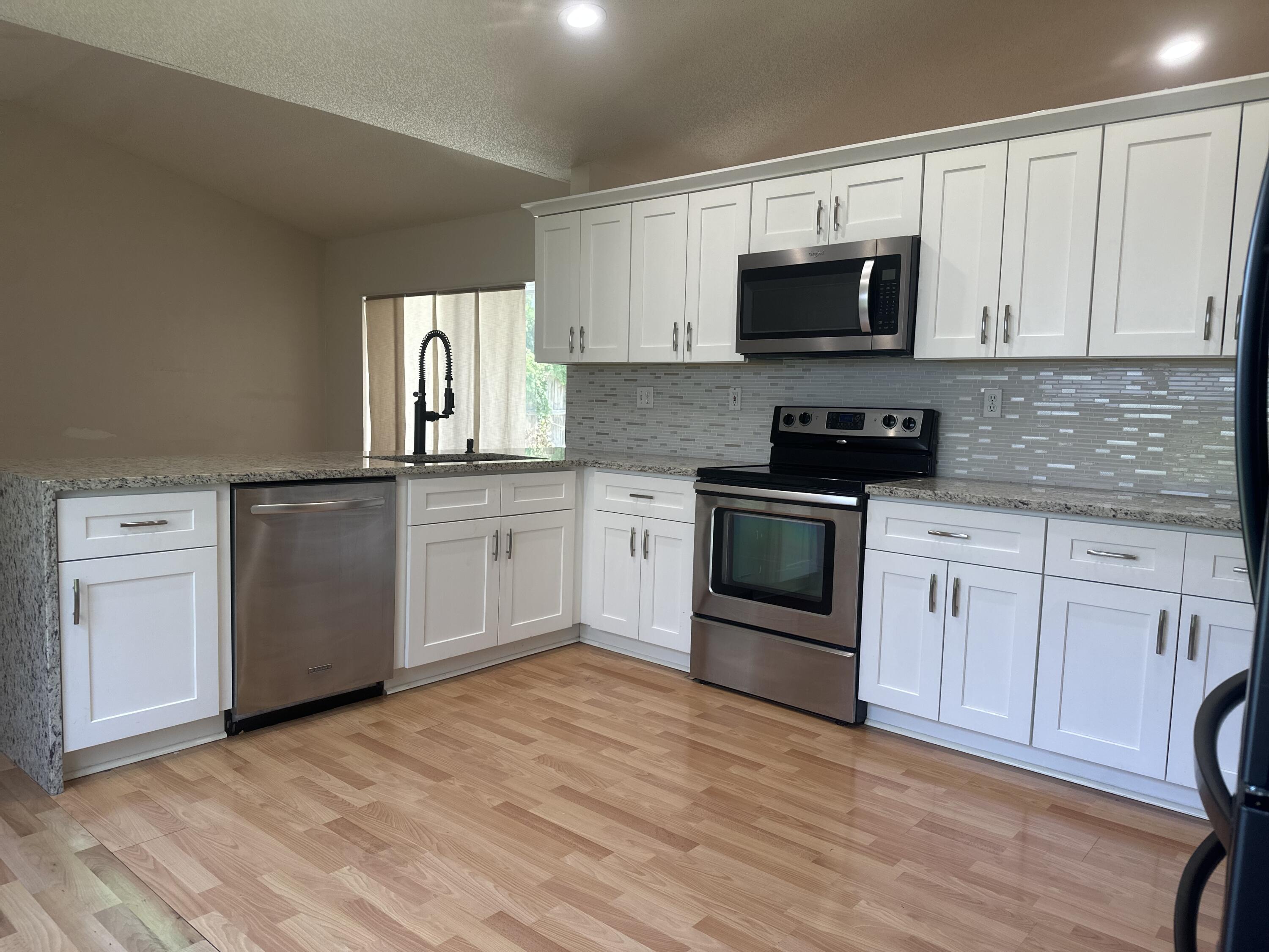 9825 NW 54th Place, Coral Springs, FL 33076, Coral Springs - Photo 5