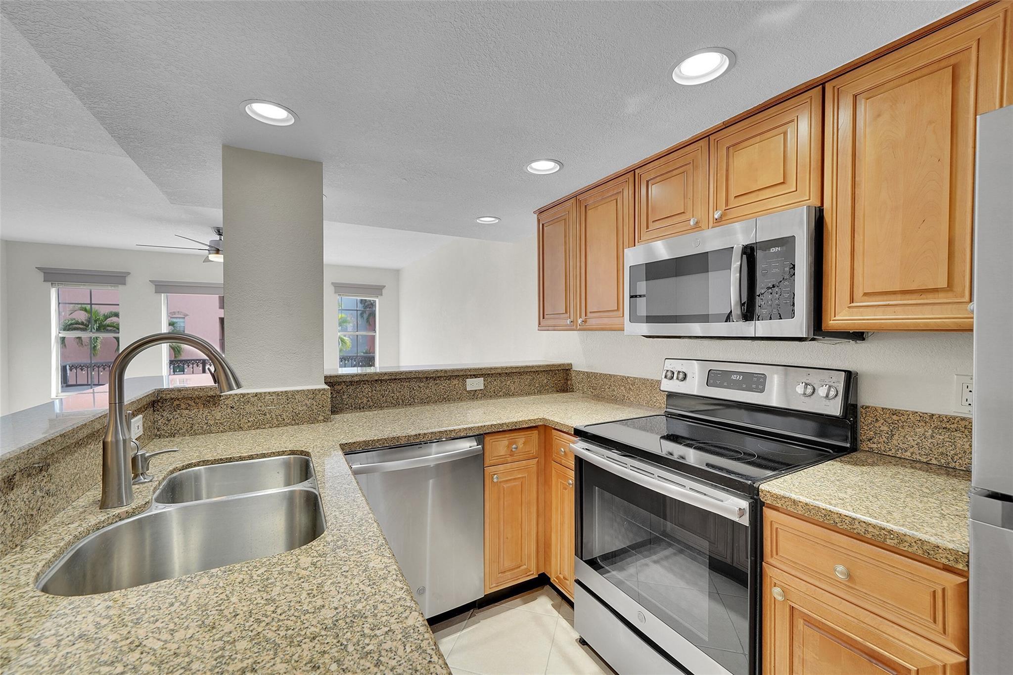 650 Tennis Club Drive 305, Fort Lauderdale, FL 33311, Fort Lauderdale - Photo 2