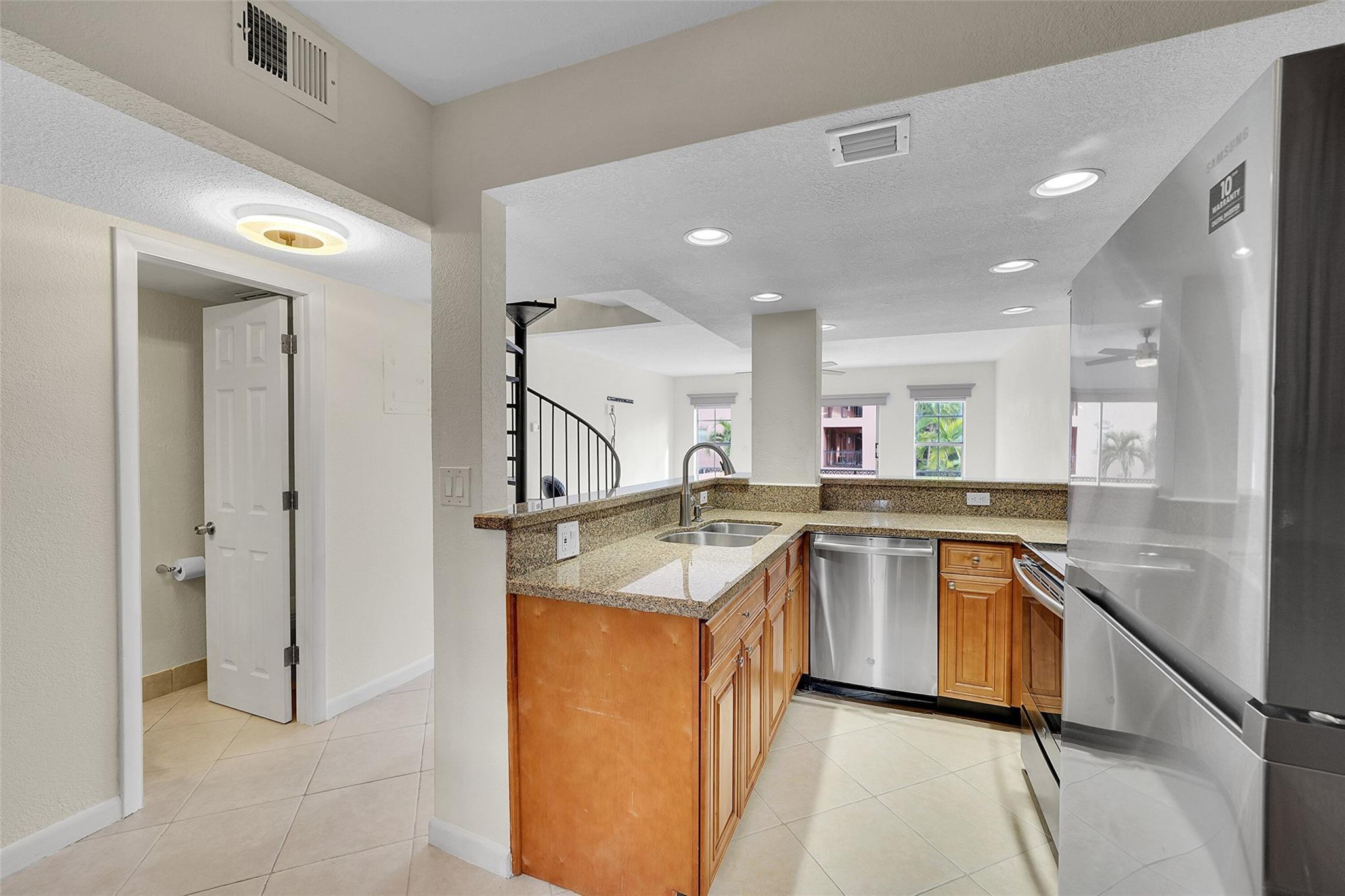 650 Tennis Club Drive 305, Fort Lauderdale, FL 33311, Fort Lauderdale - Photo 4