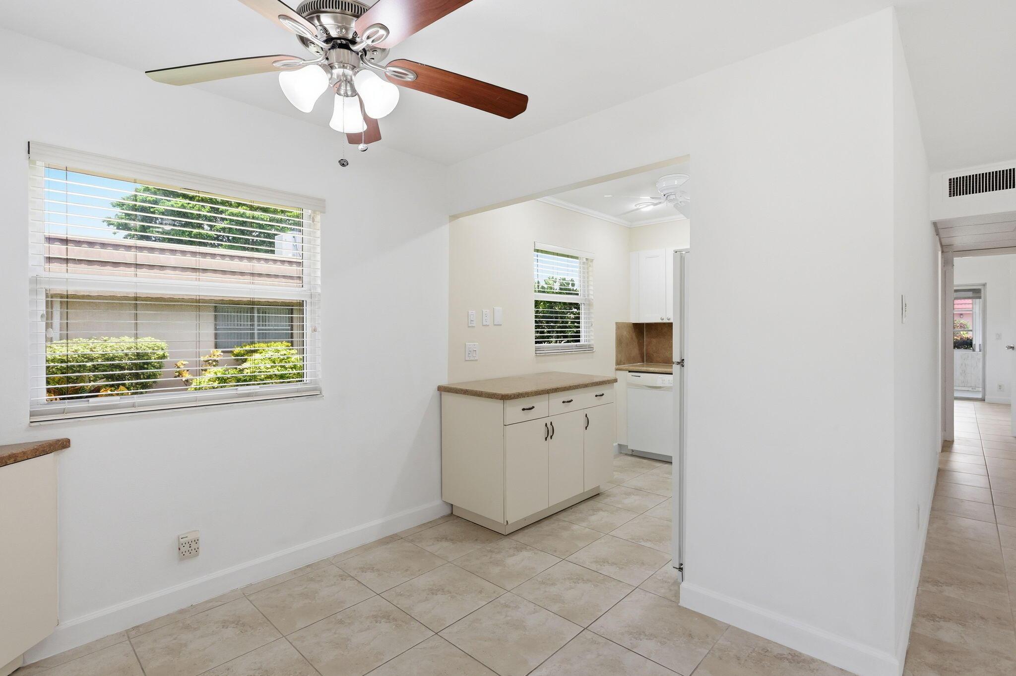 164 Seville G, Delray Beach, FL 33446, Delray Beach - Photo 5