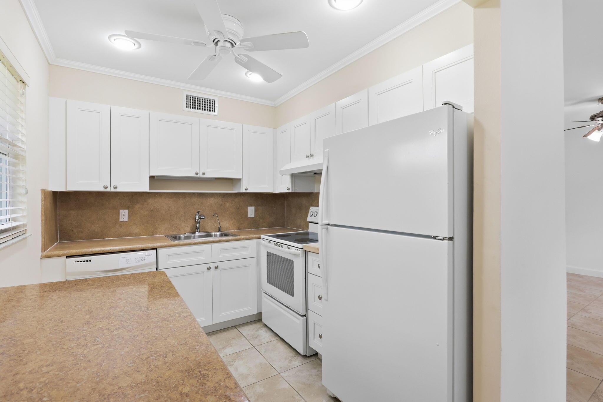 164 Seville G, Delray Beach, FL 33446, Delray Beach - Photo 2