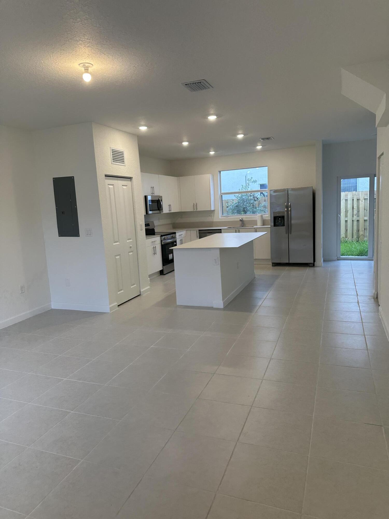 1154 SE 2 Street, Florida City, FL 33034, Florida City - Photo 3