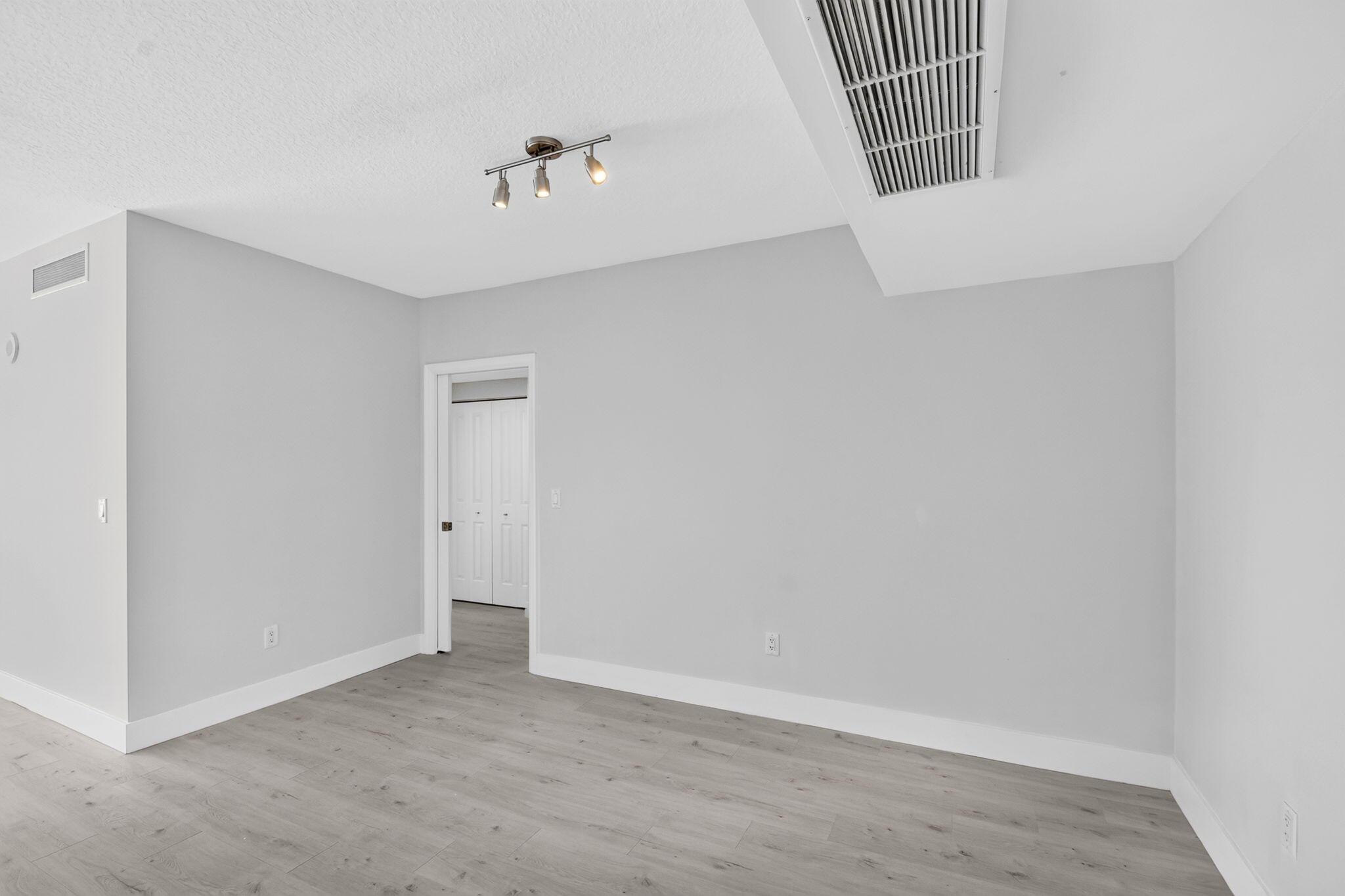 403 S Sapodilla Avenue 409, West Palm Beach, FL 33401, West Palm Beach - Photo 4