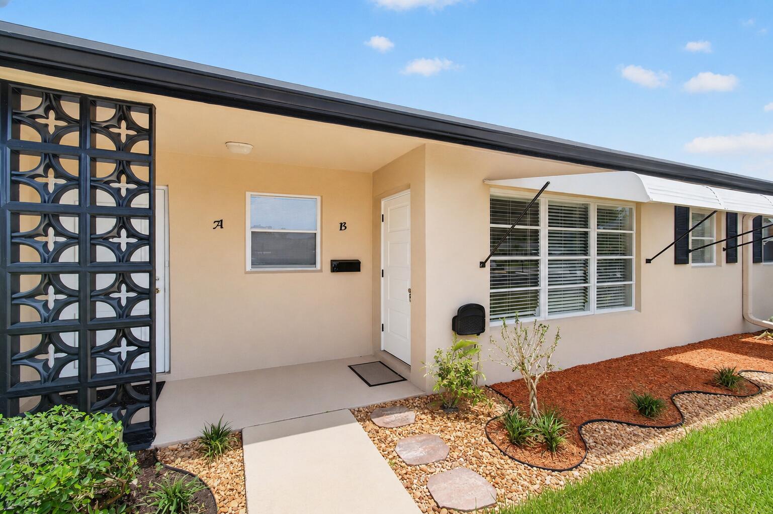 1007 South Drive B, Delray Beach, FL 33445, Delray Beach - Photo 2