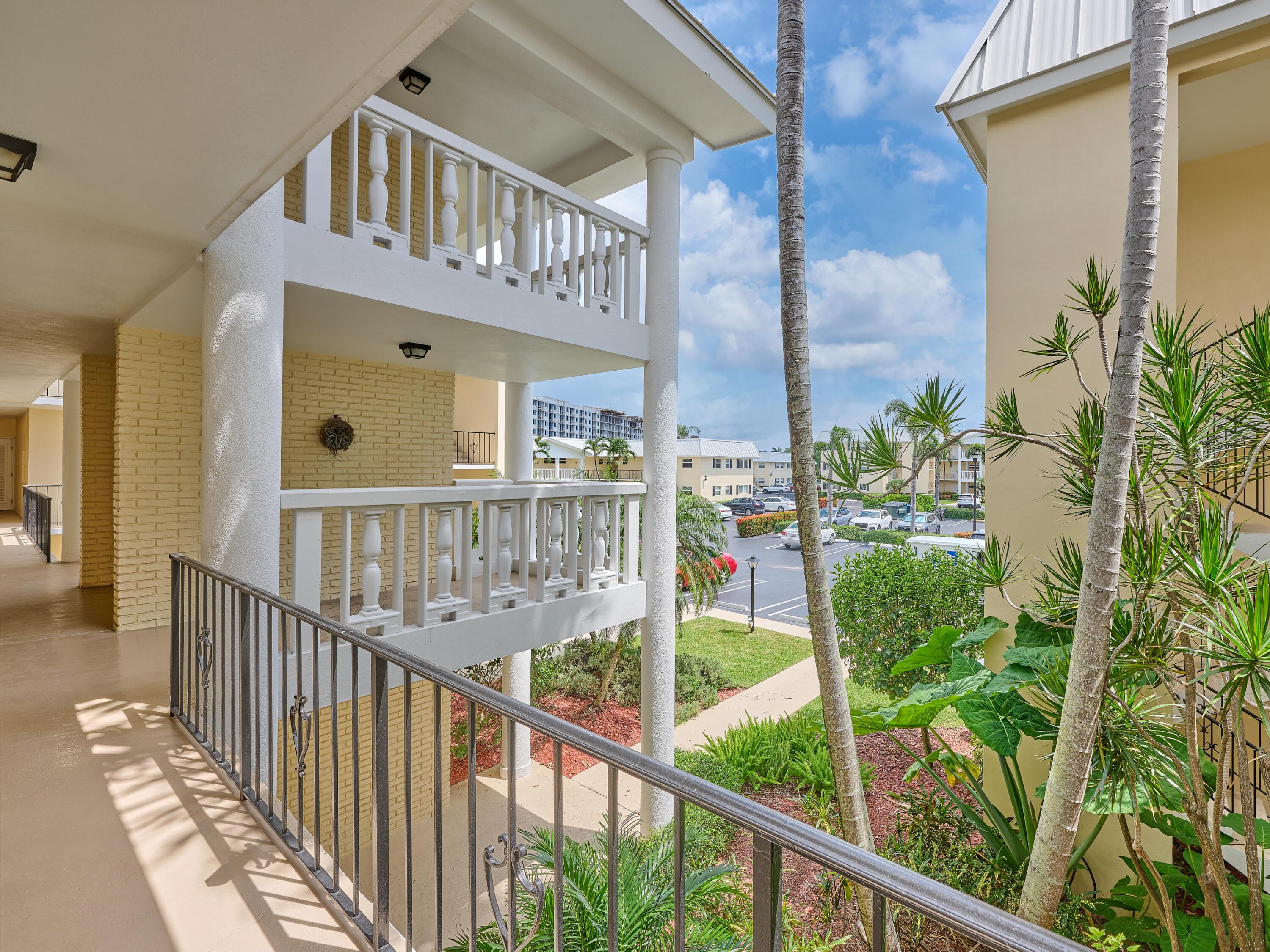 12 Colonial Club Drive 202, Boynton Beach, FL 33435, Boynton Beach - Photo 2