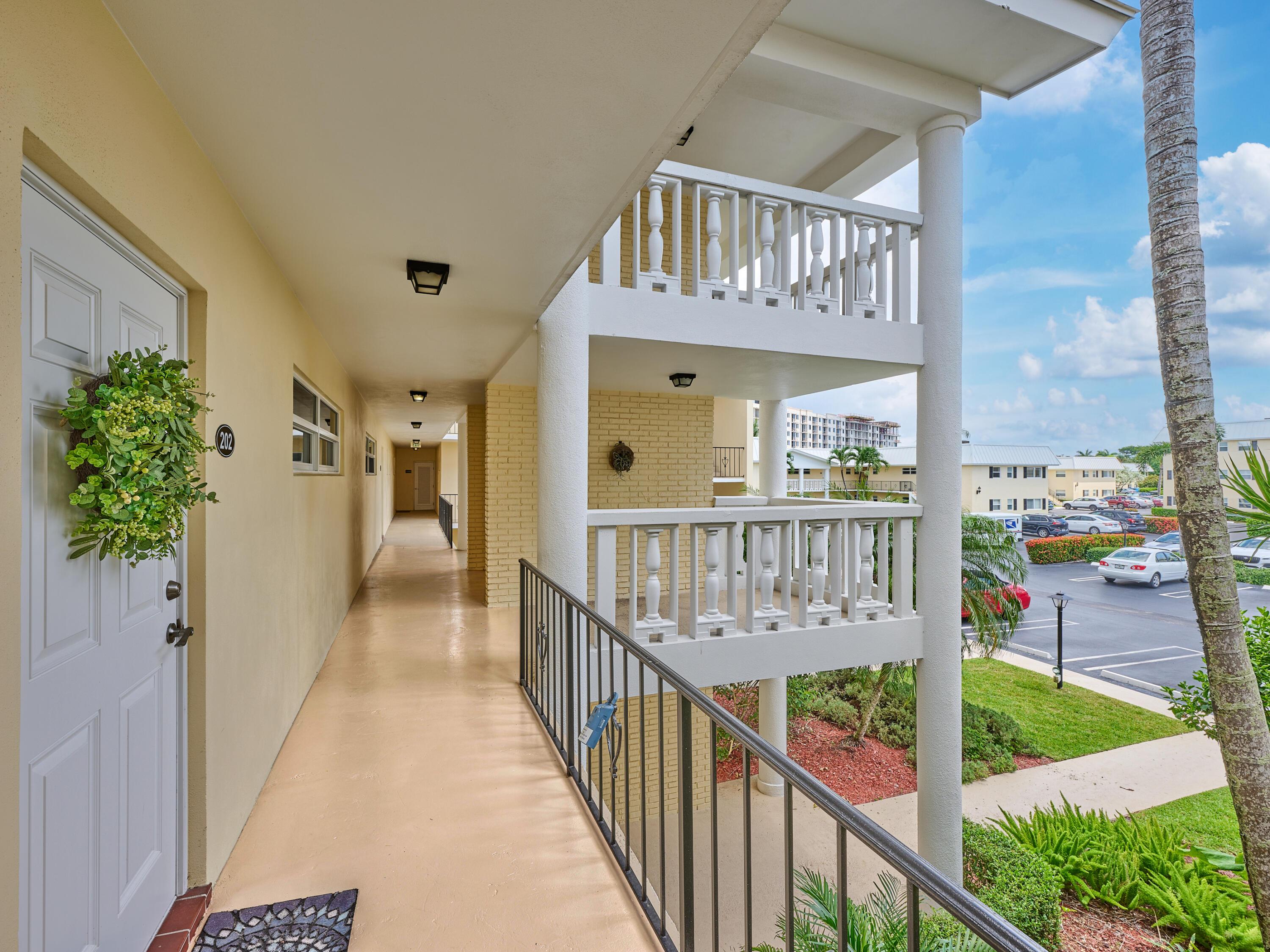 12 Colonial Club Drive 202, Boynton Beach, FL 33435, Boynton Beach - Photo 4
