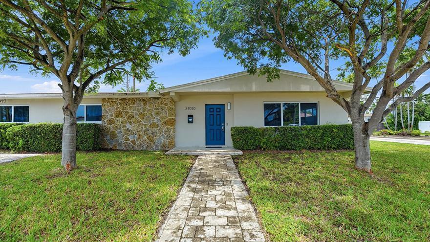21020 Highland Lakes Boulevard, Miami, FL 33179, Miami - Photo 3