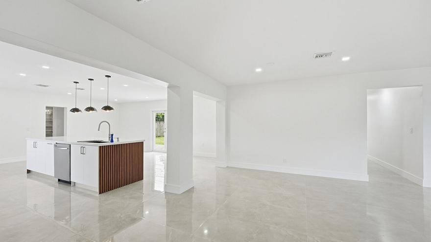21020 Highland Lakes Boulevard, Miami, FL 33179, Miami - Photo 4