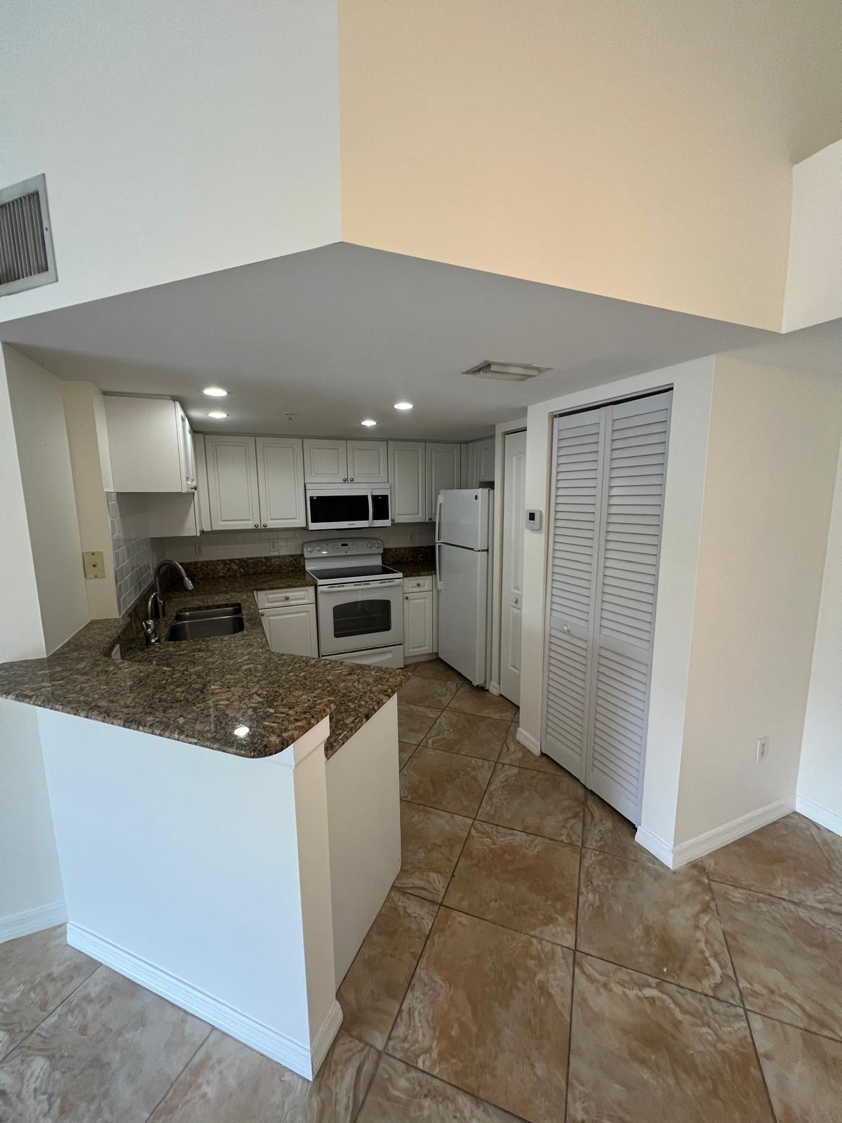 500 Crestwood Court N 517, Royal Palm Beach, FL 33411, Royal Palm Beach - Photo 4
