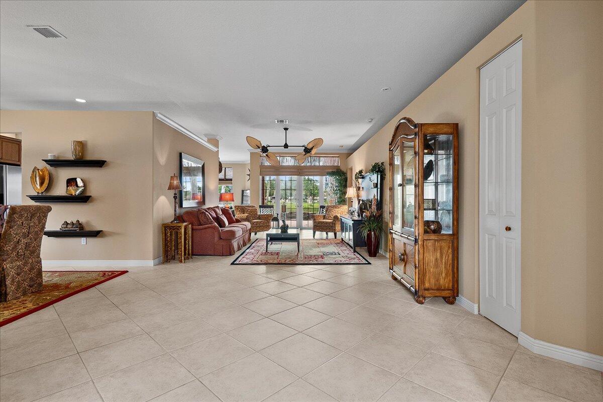 2112 Bellcrest Court, Royal Palm Beach, FL 33411, Royal Palm Beach - Photo 4