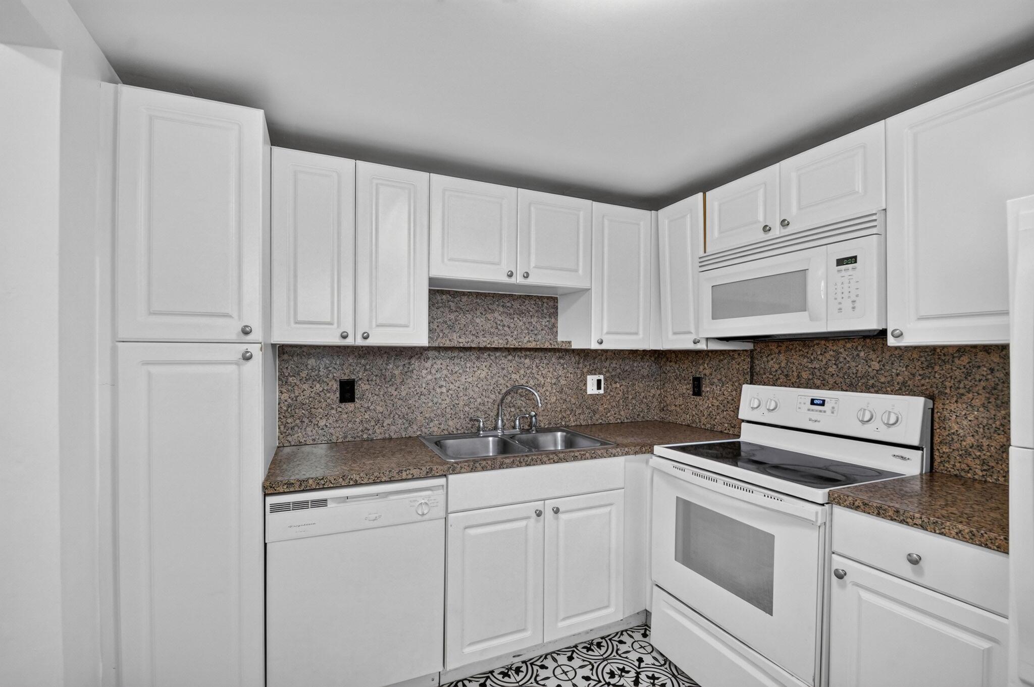 1505 Crescent Circle B24, Lake Park, FL 33403, Lake Park - Photo 5