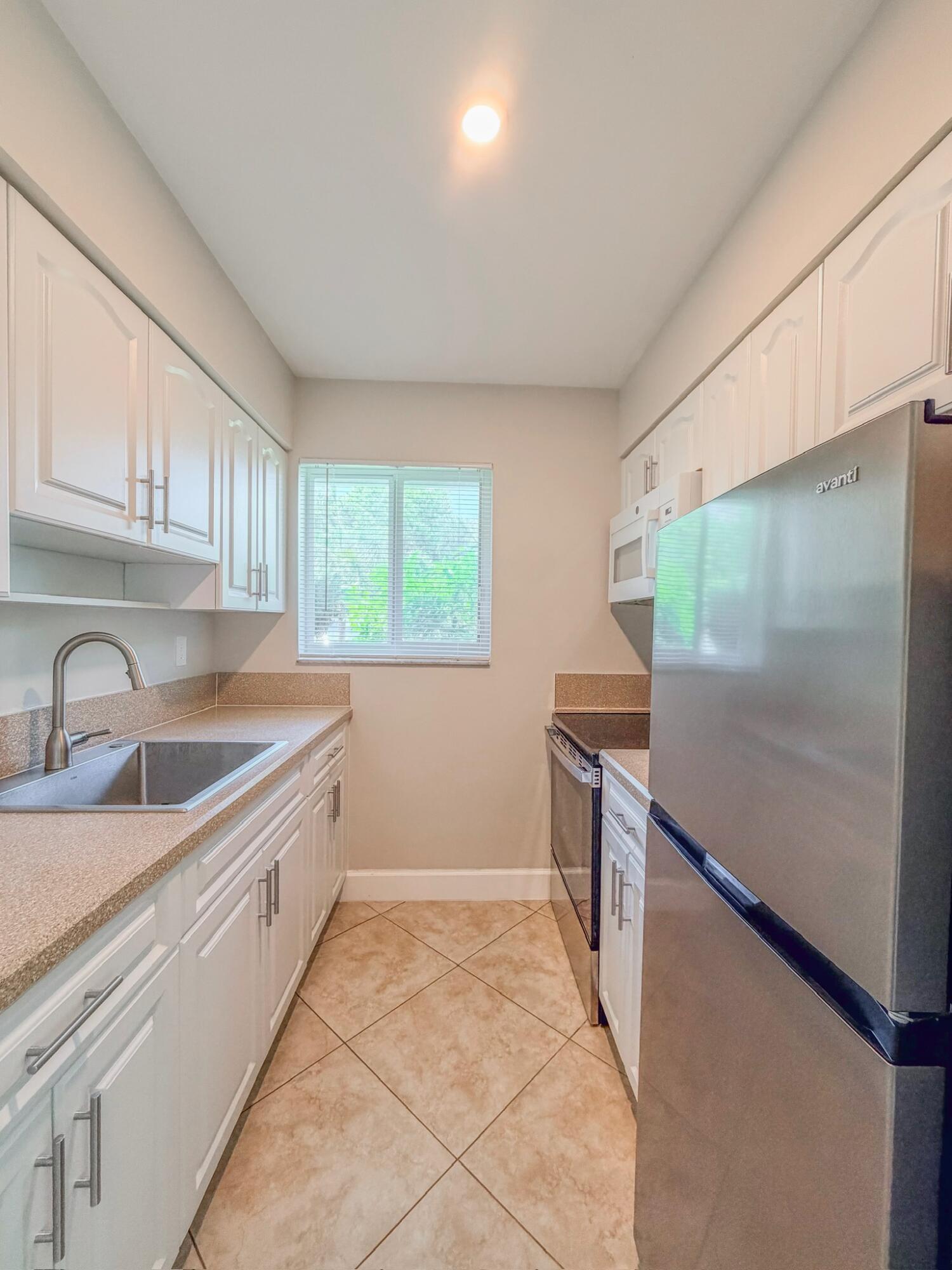 541 NE 44th Street B, Boca Raton, FL 33431, Boca Raton - Photo 4