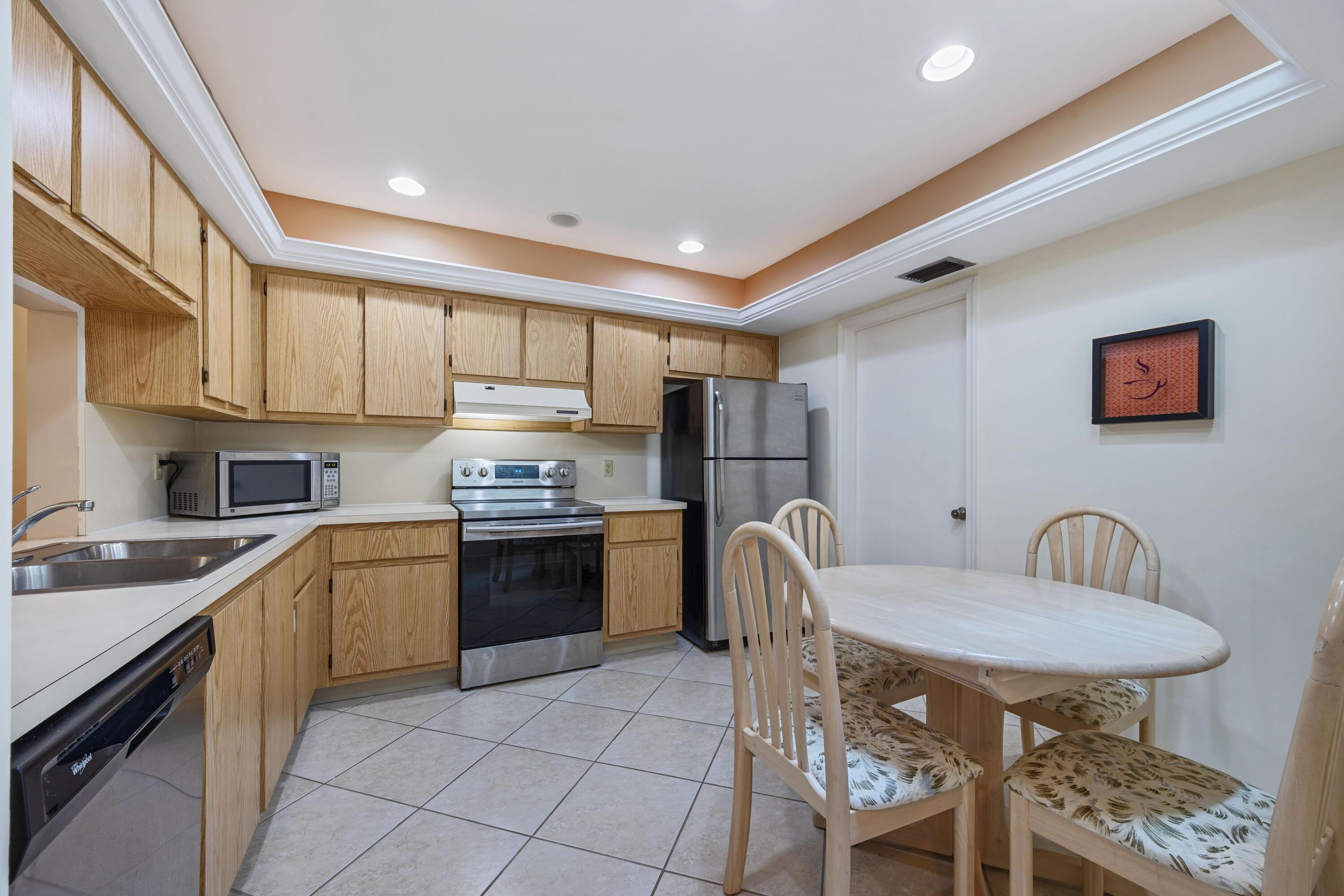 9 Ridge Pointe Drive D, Boynton Beach, FL 33435, Boynton Beach - Photo 3