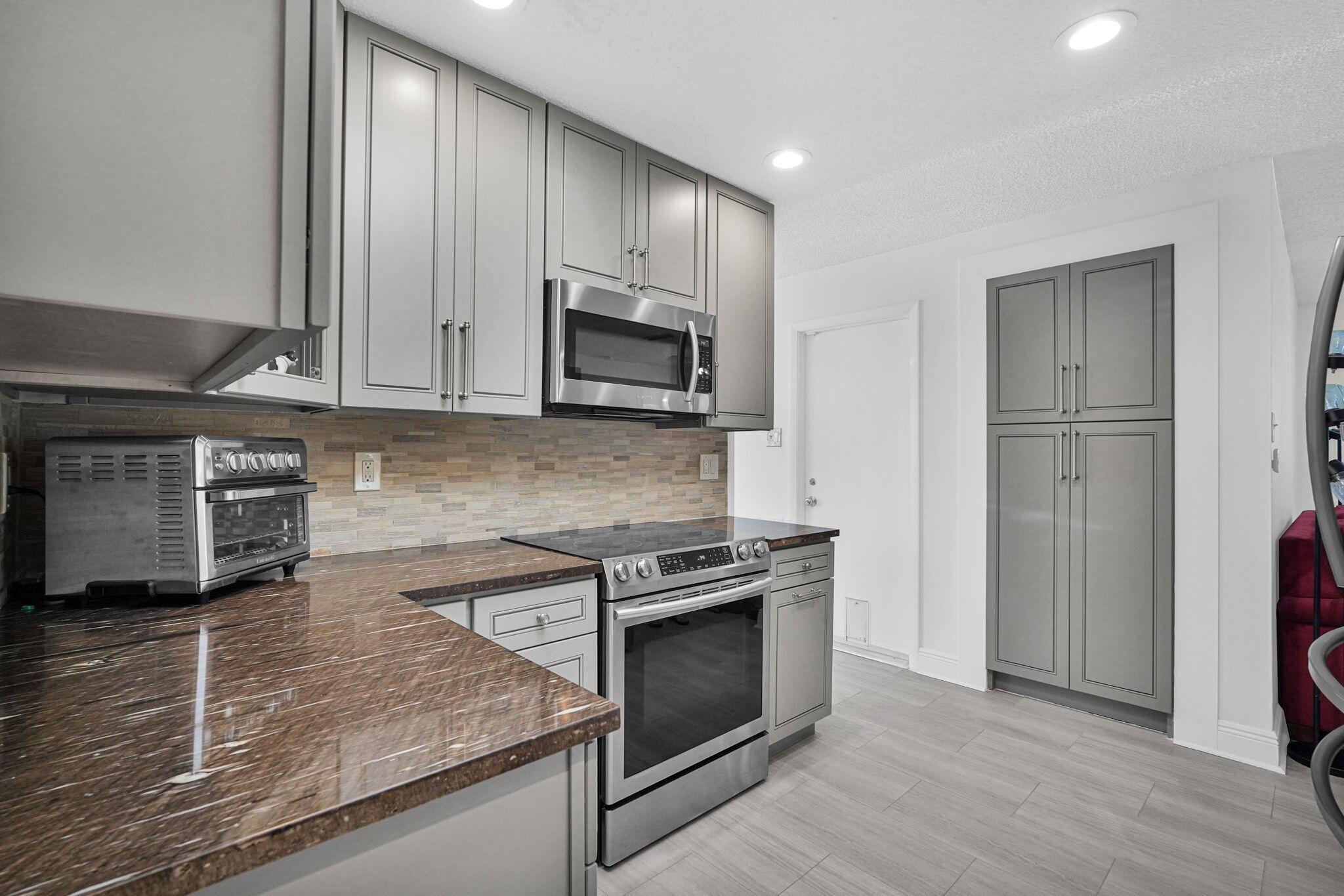 1050 NW 73rd Terrace, Margate, FL 33063, Margate - Photo 4