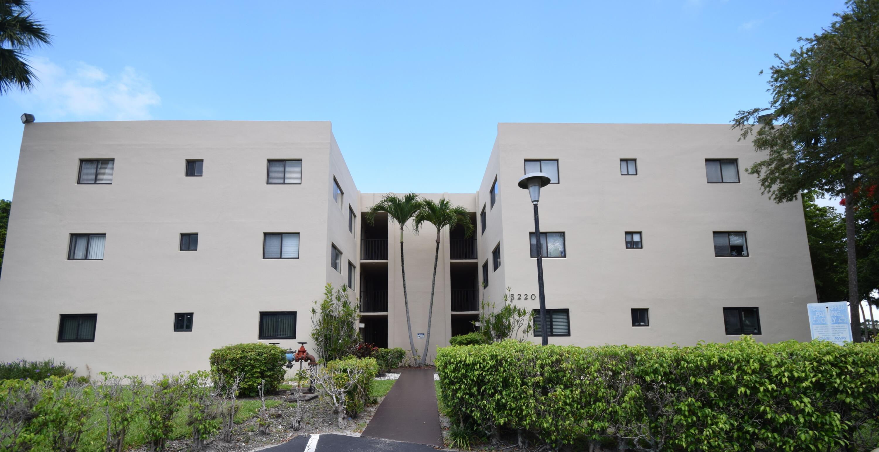 5220 Las Verdes Circle 220, Delray Beach, FL 33484, Delray Beach - Photo 3