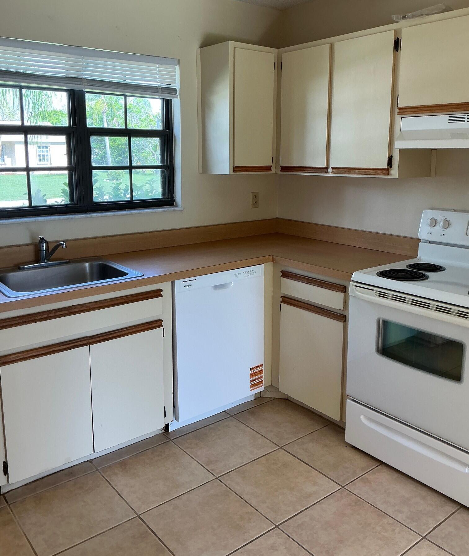 1537 SE Arenson Lane, Port St. Lucie, FL 34952, Port St. Lucie - Photo 2